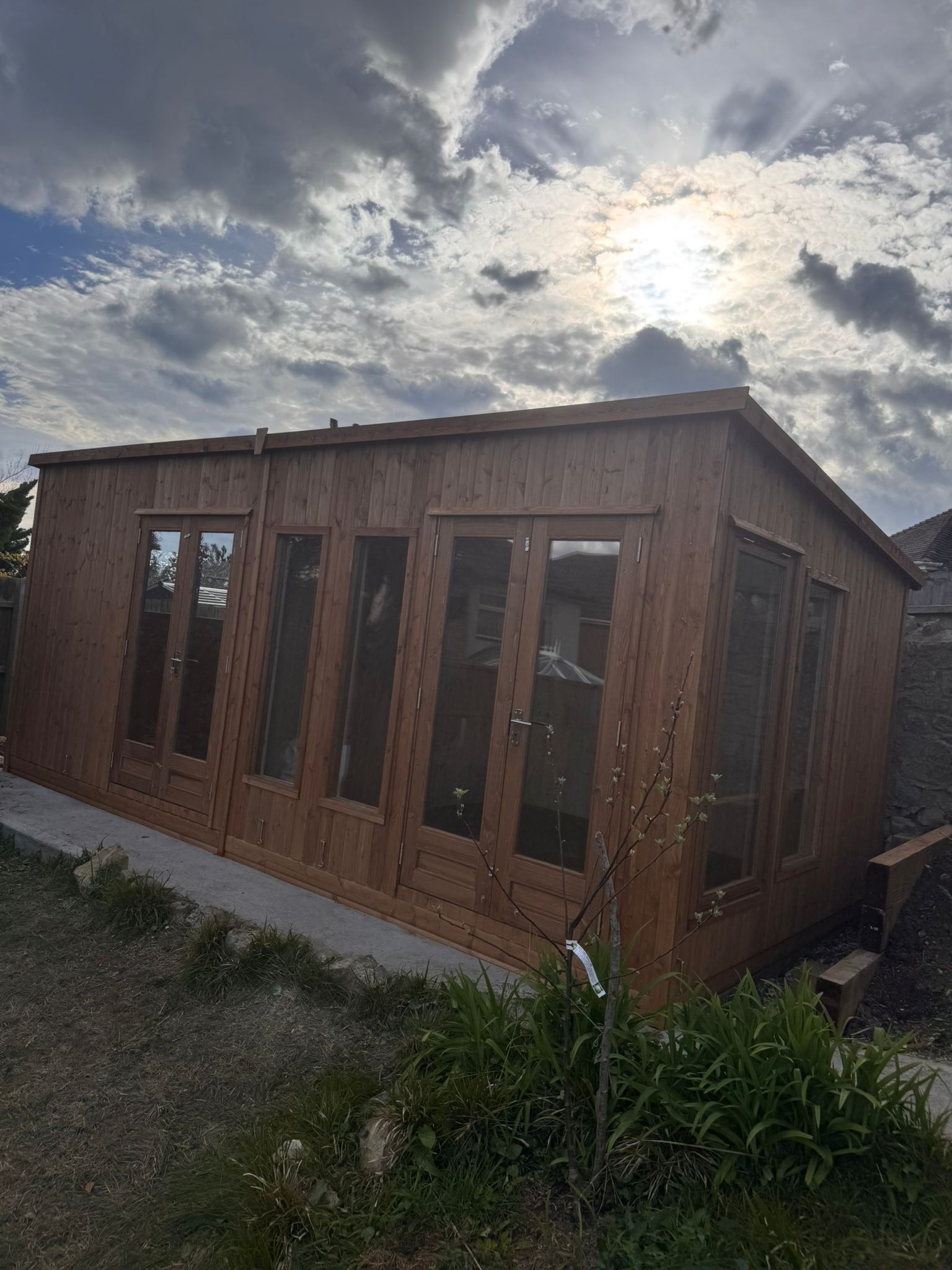 A recent 20' by 10' Summerhouse/ workshop combination building.
Vertical log lap cladding
Full membrane
Insulation
Internal cladding
Also installed for this customer was our close board fencing.
Great job HS! 👏😍