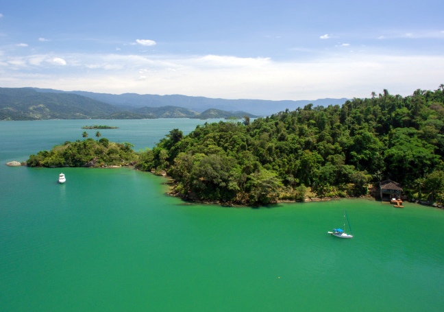 Blumar Brazil DMC shares a special offer - Stay 4, Pay 3 in Paraty, a private villas escape! Discover Exclusive Villas in Paraty: A Refined Coastal Escape. This is one of the best times of the year to visit Paraty, with sunny days, pleasant temperatures, and very little chance of rain—perfect for exploring its coastline and lush landscapes in total comfort. To make the experience even more special, enjoy an exclusive offer: stay 4 nights and pay for only 3, valid for bookings and stays until June 30th, 2026. Nestled along Brazil’s stunning Costa Verde, Paraty blends colonial charm with untouched natural beauty. Just 15 minutes by boat from the historic center, the villas offer both seclusion and easy access, with the villa’s boat available for transfers to town whenever needed (up to three daily scheduled transfers).
Can we tell you more? Ask us for details info@dominiquedebay.com or phone us at 1-212-752-1416 or WhatsApp 1-917-940-2407 @blumardmc #dominiquedebaycollection