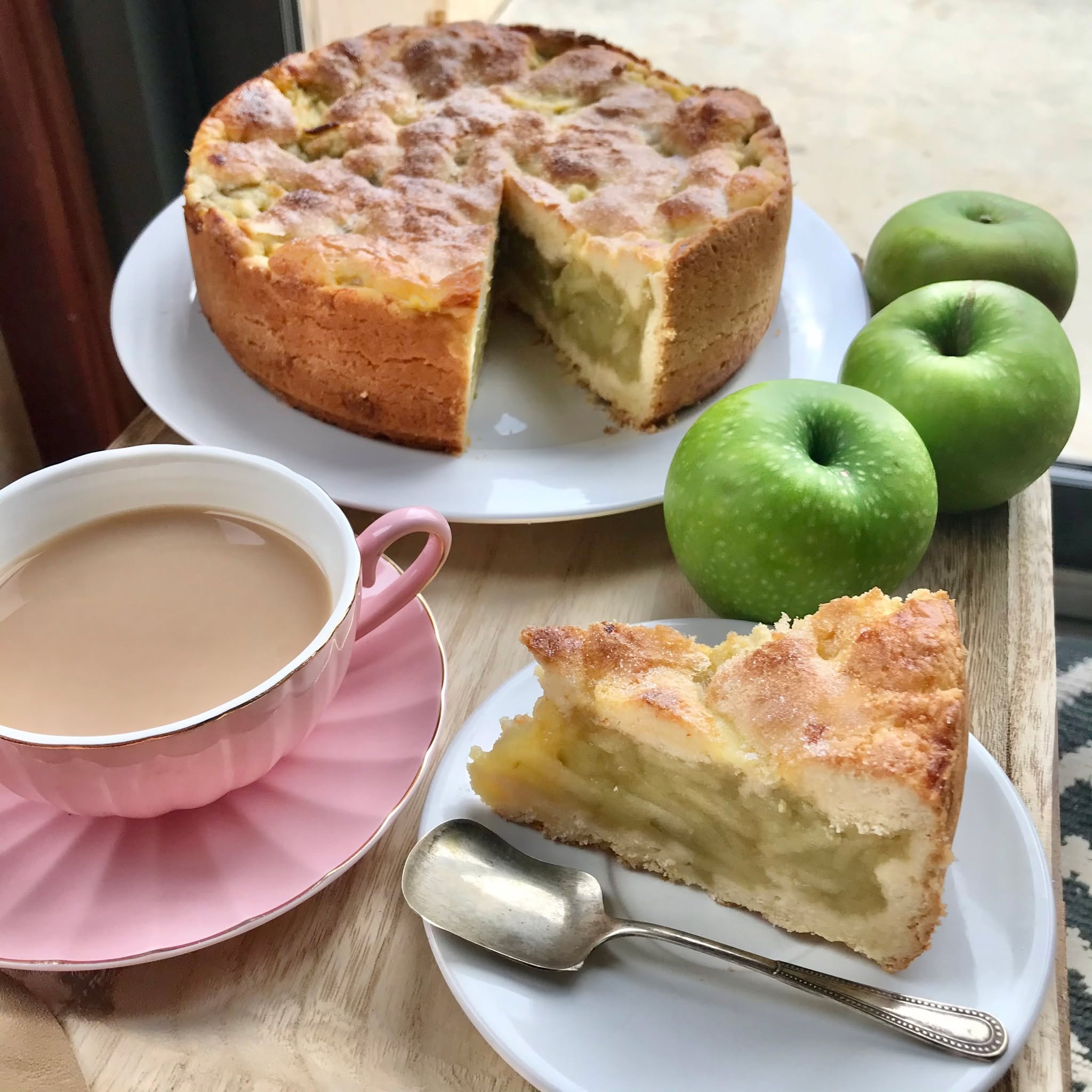 What's cooking in your kitchen this weekend? Autumn in Victoria and South Australia used to be all about apple crumbles, quince paste and apples pies (like this ripper recipe from @locallovely).
Comfort foods are a little different now we're in the Top End! Today we've been prepping picnic fare for tomorrow's family outing to Litchfield National Park, and instead of scones for a brunch treat, we often kick off the weekend with a breakfast laksa or pad see ew from the markets (followed by a swim to cool down afterwards!).
