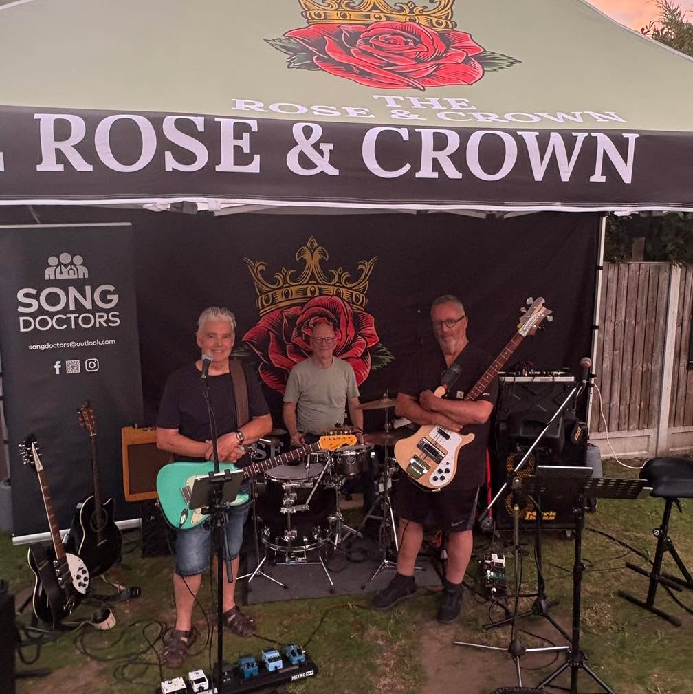 GET YOUR DANCING SHOES ON! 💃
Song Doctors return this Wednesday 15th at 8pm! 🎤
Grab your dancing shoes and book your spot!
👉 https://web.dojo.app/create_booking/vendor/56Zde-9zdMk87e8zpQFmllJ3Ys3tPOtKa3FkzVjx31Q_restaurant
#LiveMusic #RoseAndCrown #BrentwoodNights #SongDoctors #GetDancing