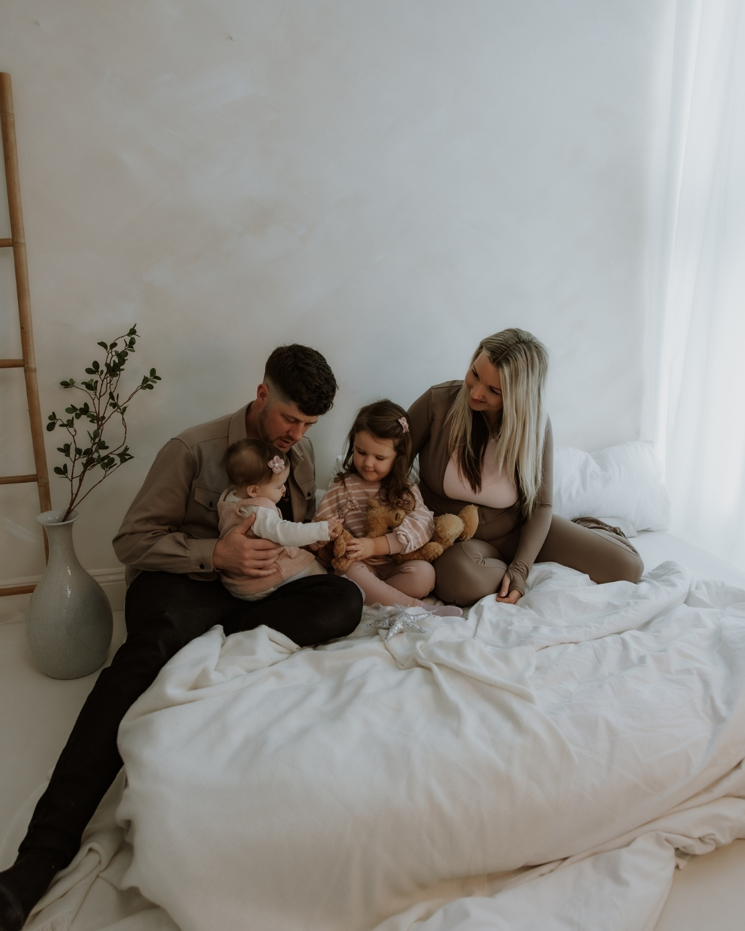 Obsessed with the bed set up.
Maybe we should take this set up out to some woodlands or fields next... what do you all think? OMG!! YESSS!!!
I do adore these precious family moments together like this, cuddles close, bonding, playing...
Fancy a session? Booking links are in my bio lovelies - and I will send you a booking questionnaire automatically after booking so we can tailor the session to you / change dates etc if you wish. It's worth noting that I do put limited dates online as my weeks vary all the time but I have flexibility to shuffle things round if needed.
#HastingsMums #LifestyleFamilyPhotography #HastingsFamilyPhotographer #HastingsPhotographer
