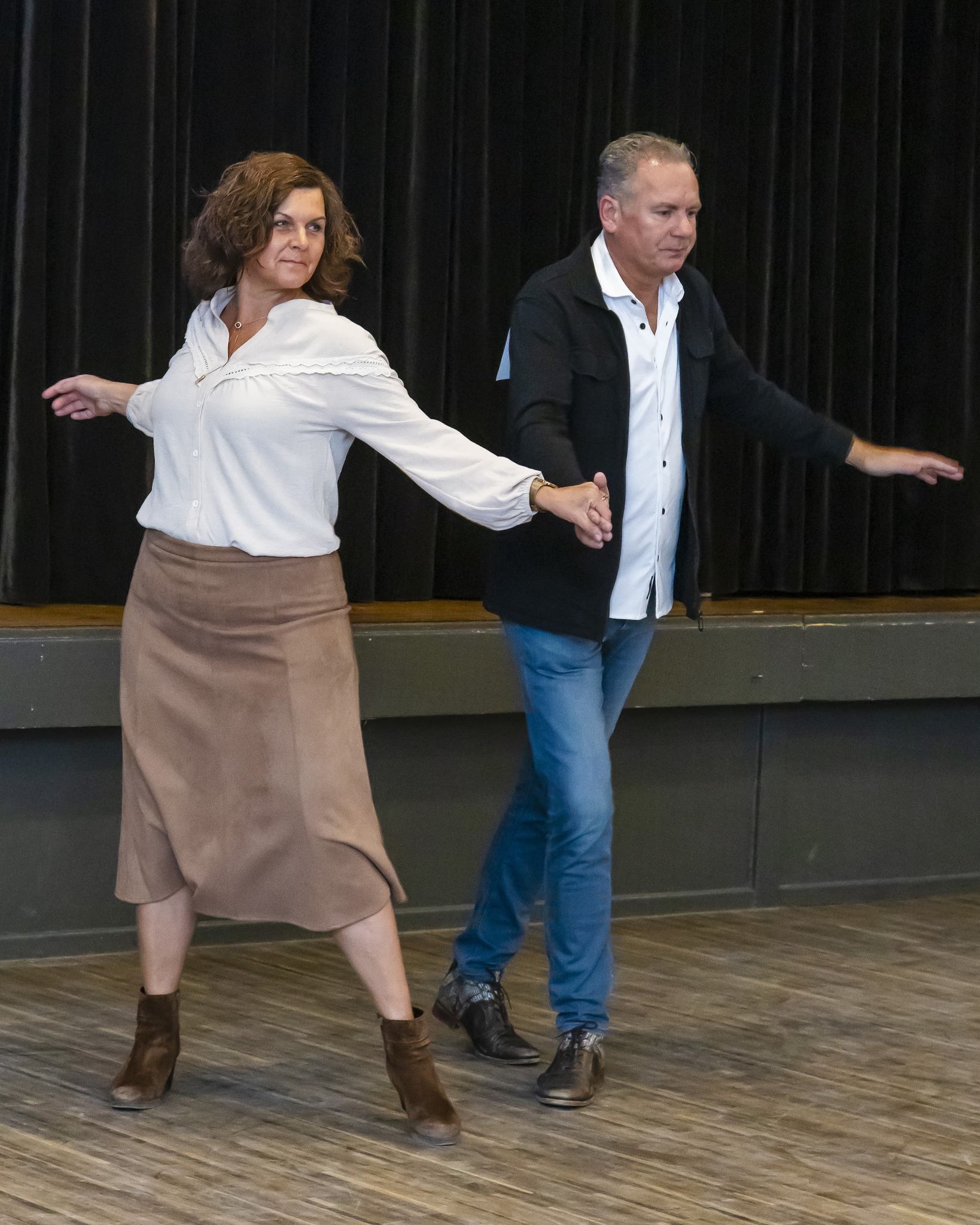 Houd je vast, want dit weekend hebben we niet één, maar twee events! 💃🕺🔥
🤍 Zaterdag beginnen we om 19:00 uur met een Workshop Weense Wals, waarin we jou alles laten zien van deze sierlijke dans. Vervolgens gaan we door met de Social Dansavond, waar jij de kans krijgt om met andere dansfanaten los te gaan.
🤍 Nog niet uitgedanst? Kom dan zondag langs voor een speciale Techniekles!
Van 15:00 tot 16:00 uur gaan we aan de slag met de Tango. We duiken in de techniek van deze strakke en gecontroleerde pasjes en laten jou zien hoe je tango niet alleen danst, maar ook uitstraalt.
Zorg dat je het niet mist en haal jouw tickets via: https://www.dansstudiorolo.nl/events
#dansstudiorolo #dansstudiobrabant #herpen #weensewals #tango