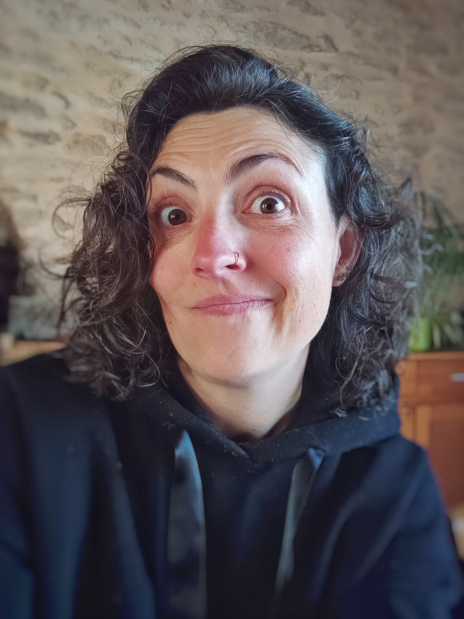 Et bim, 40 ans !!
Aujourd'hui est un jour spécial pour moi.
C'est mon anniversaire et en plus j'ai 40 ans cette année!
Pour l'occasion, j'ai envie de te gâter.
Que dirais-tu d'une remise de 10% sur ta prochaine commande?
Une promo flash valable jusqu'à minuit (oui, il faut faire vite!).
Commente "anniversaire" et tu recevras le code promo en DM.
#savonnerieartisanale #artisanefrançaise #faitmain