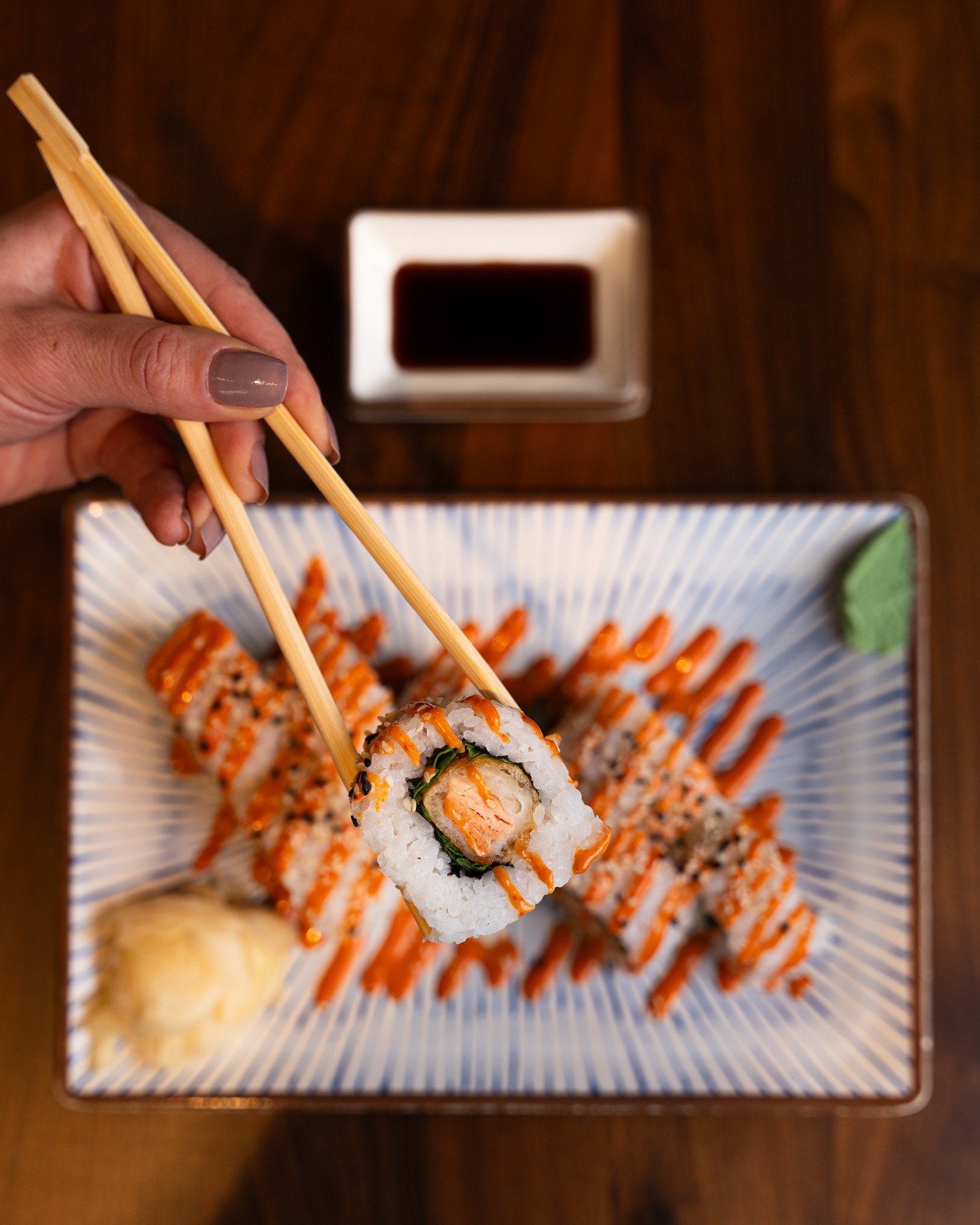 Your sushi cravings called… they want a Sake Tempura Roll 😏🥢
#authentic #asianfood #sushitime #saketempuraroll #noodleking