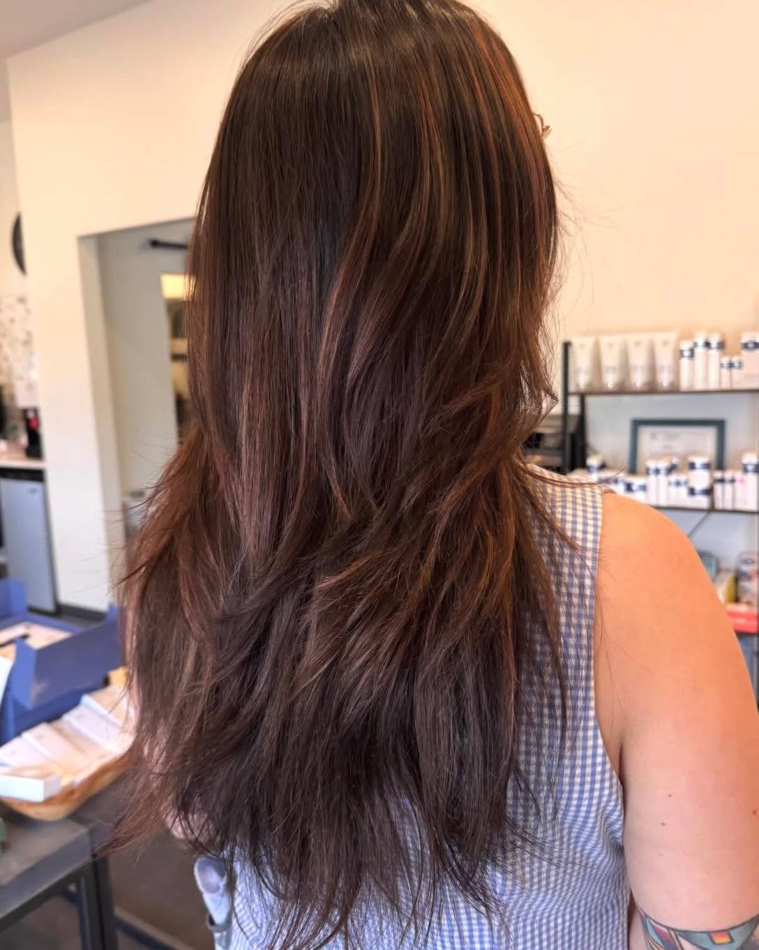 Swooning over this transformation 😍
Hair by @hairstyles_by_rianna
•
•
•
#salontherapy #hairtransformation #blacksburgva #haircolor #salonlife✂
