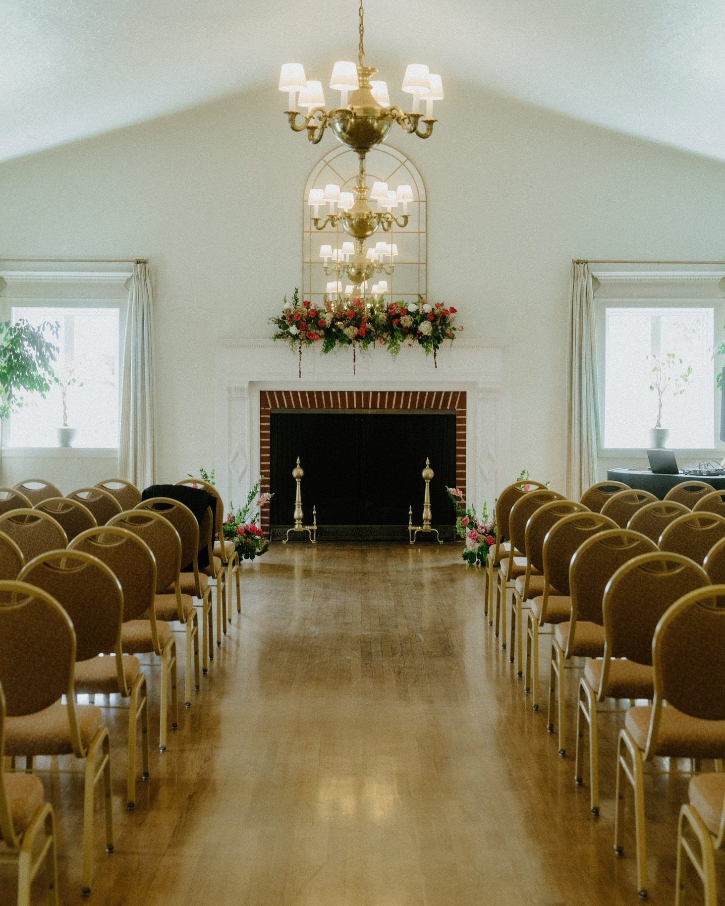 Our Main Hall all set for a March ceremony, and everything came together perfectly. We love moments like this ✨
Photography: @mathisfilms
Florist: @rosieruefloralco
#utahweddings #utahweddingvenue #slcweddingvenue #utahbride #slcwedding