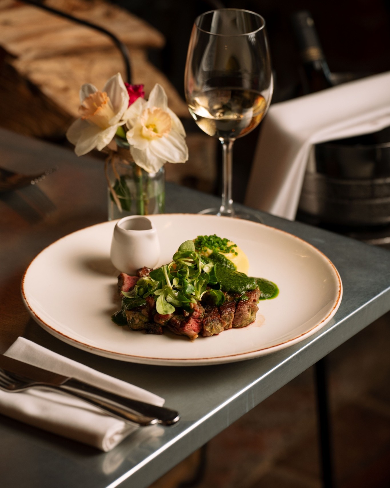Rolled Rib Eye, Bone marrow, creamed potato & ramson chimichurri.
Rich, bold and full of flavour.�
A proper main built around great produce.
#thedogatwingham #springmenu #top50gastropubs #visitkent