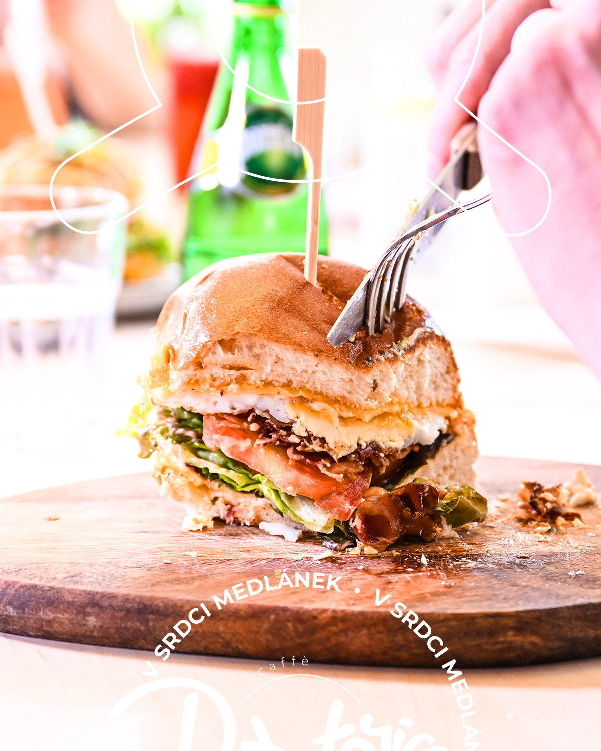 Jsou dny, kdy potřebuješ víc než jen rychlé sousto. Potřebuješ jídlo, které tě zastaví, zahřeje a připomene, že je v pořádku si dopřát.
BLT=čerstvé suroviny, poctivá chuť.�Žádný spěch. Jen ty, dobré jídlo a chvíle, která patří jen tobě.
Rotatoria není jen kavárna. Je to místo, kam si jdeš odpočinout od světa a zároveň si ho zase o něco víc užít.
•
Po – Ne 8 – 20 | Rotatoria caffè v srdci Medlánek
•
☕️🍰🥪🍨 www.rotatoria.cz
#rotatoria #caffe #medlanky #brno #caffebrno #snidane #snidanebrno #kavarnabrno #vyberovakava #domacidezerzy #bltsignature #prazirnaignac #cafferotatoriamedlanky #vsrdcimedlanek #jaroseblizi #brnokava #rotatoriajesrdcovka #vsrdcimedlanek