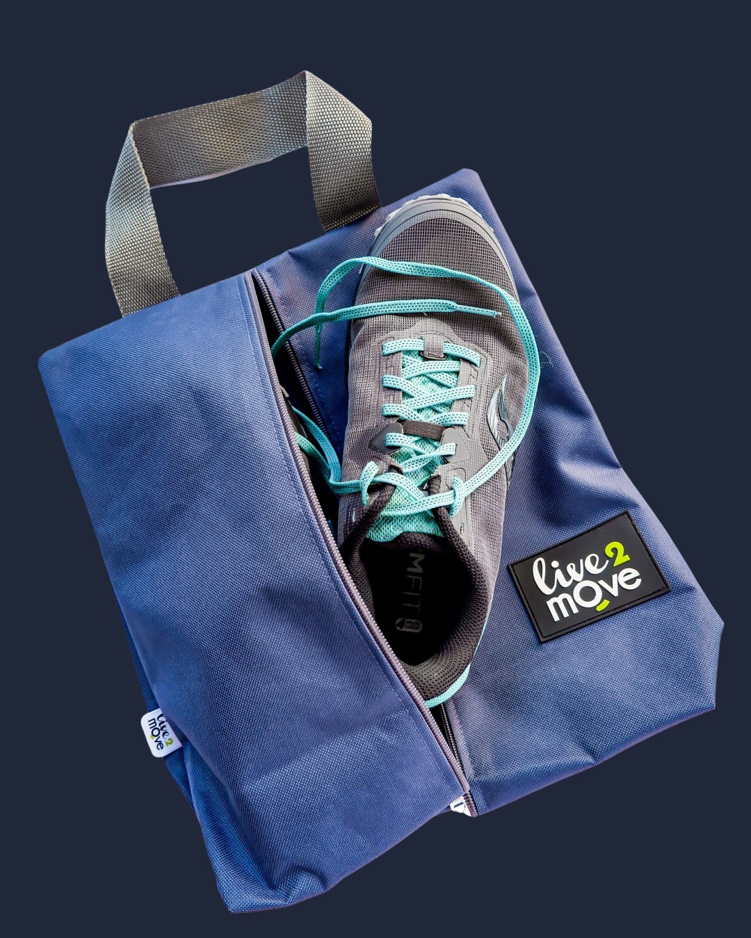 Trail Shoe bags are great a great accessory for travelling.
Our trails shoe bags are made from waterproof material, keeping all the dirt and moisture contained. These are great for after your run to keep your shoes from making the rest of kit bag dirty.
Available in navy and grey and they come in two sizes.
#trailrunning #MTB #shoebag #live2move