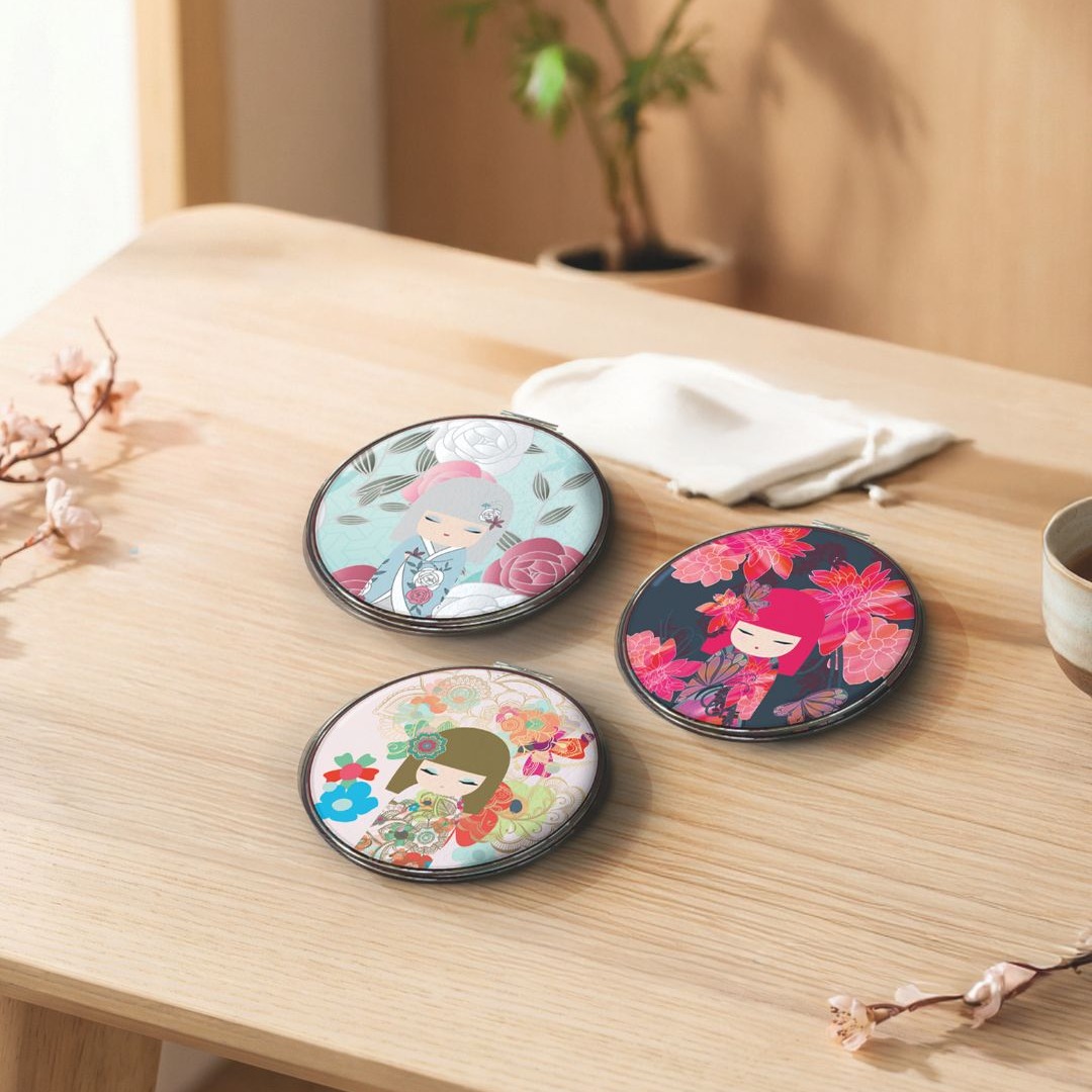 E se la bellezza fosse sempre a portata di mano?
Arrivano i nuovi specchietti da borsa Kimmidollâą 2026: piccoli, eleganti, irresistibili.
Non sono solo accessori, ma compagni quotidiani che riflettono molto piĂč della tua immagine⊠riflettono il tuo stile, la tua energia, il tuo valore. đž
Compatti e pratici, perfetti da portare ovunque, uniscono design raffinato e qualitĂ â con scocca resistente e specchio in vetro â in puro spirito Kimmidollâą.
E grazie alla loro confezione regalo dedicata, diventano anche un pensiero speciale, pronto a sorprendere.
Un dettaglio che conquista al primo sguardo.
Un gesto quotidiano che diventa rituale. Disponibili anche con elegante espositore da banco, per trasformare ogni spazio in un piccolo mondo Kimmidollâą.
Scopri la novitĂ 2026 e lasciati riflettere⊠nella tua versione piĂč bella.
đđđđđ đđđđđđ đđđđđ - đđȘđŽđ”đłđȘđŁđ¶đ”đ°đł đąđŻđ„ đđ„đ·đȘđŽđ°đł
đđȘđ€đ©đŠ đđąđłđ§đ¶đź - đđŹđȘđŻ đ€đąđłđŠ - đđ°đźđŠ đ§đłđąđšđłđąđŻđ€đŠđŽ - đđłđąđŻđ„ đđčđ±đŠđłđȘđŠđŻđ€đŠ - đđ¶đŽđ”đ°đźđȘđŽđŠđ„ đ±đłđ°đ„đ¶đ€đ”đŽ
.
.
.
#OmniaLuxuryTrade #nicheperfume #perfume #Kimmidoll #NewIn2026 #SpecchiettoDaBorsa