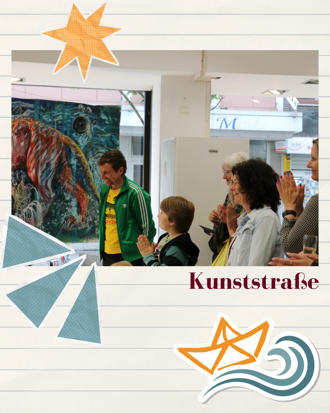 Kunstraße beste Straße. Auch 2026 verwandelt sich die Rüsselsheimer Innenstadt wieder in einen offenen Ausstellungsraum. Gewerbe, Leerstände und Gastronomien im gesamten Innenstadtraum werden für kurze Zeit zu Rüsselsheims größer temporärer Galerie. Künstlerische Arbeiten tauchen dort auf, wo sonst Alltag stattfindet: in Schaufenstern, ehemaligen Ladenflächen, Bars, Cafés oder Durchgängen. Die Kunststraße verbindet Orte, Menschen und Perspektiven und lädt dazu ein, die Innenstadt neu zu entdecken. Am Freitag, den 15. Mai 2026 um 18.30 Uhr, findet eine Kunststraßenführung statt, Start ist an der @dieTaube_galerie am Europaplatz. Bei einem gemeinsamen Rundgang durch die verschiedenen Schauplätze gibt es Gespräche mit den jeweiligen Künstler:innen. Yannick Pfeifer führt wieder durch die Straßen und gibt Einblicke in die Arbeiten, Orte und Hintergründe der Projekte.
.
.
#belrfestival #festival #rüsselsheim #belr #sturmfrei