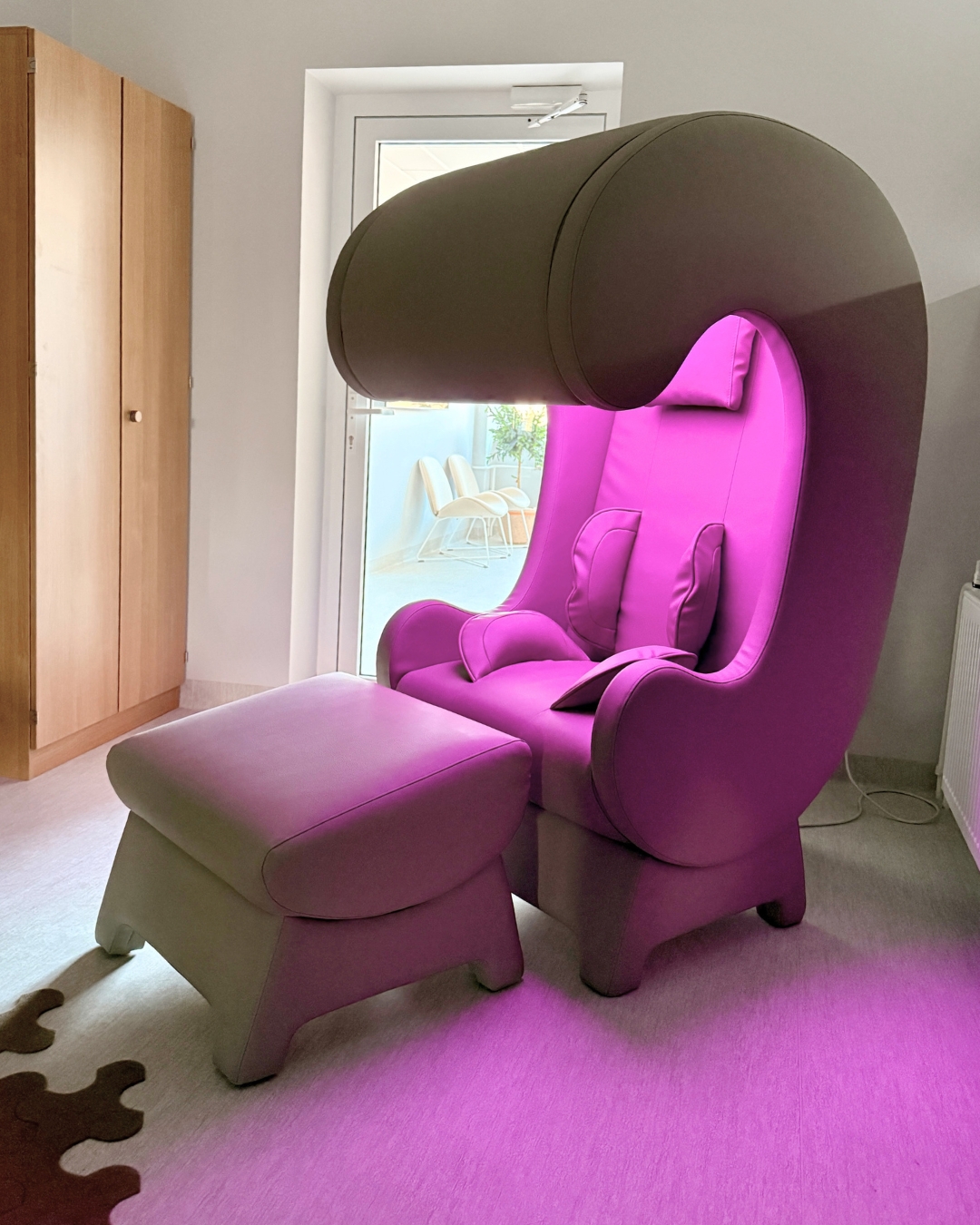 Sharing a picture from Šiauliai University Gymnasium, where our Neurocass chair helps students relax and focus. We’re glad to see schools taking care of inclusivity and the well-being of all students.
#Neurocass #SensoryChair #AutismSupport #StudentWellbeing #Inclusion #AutismAwareness #SchoolEnvironment #LearningSpace