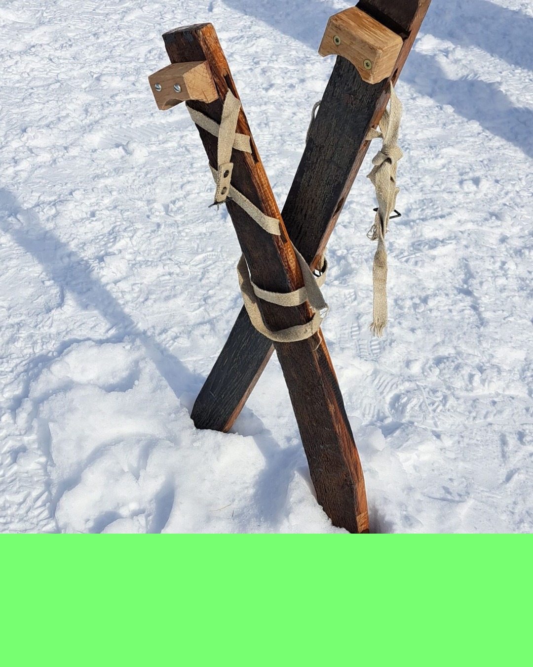 Ski aus alten Fässern.
Weil echte Ski zu teuer waren,
baute man sich einfach eigene.
👉 Improvisation statt Ausrüstung.
Und ja – damit wurden sogar Rennen gefahren.
🔗 Mehr im e-spycher
💬 U was weisch de du? Verzeu mau!