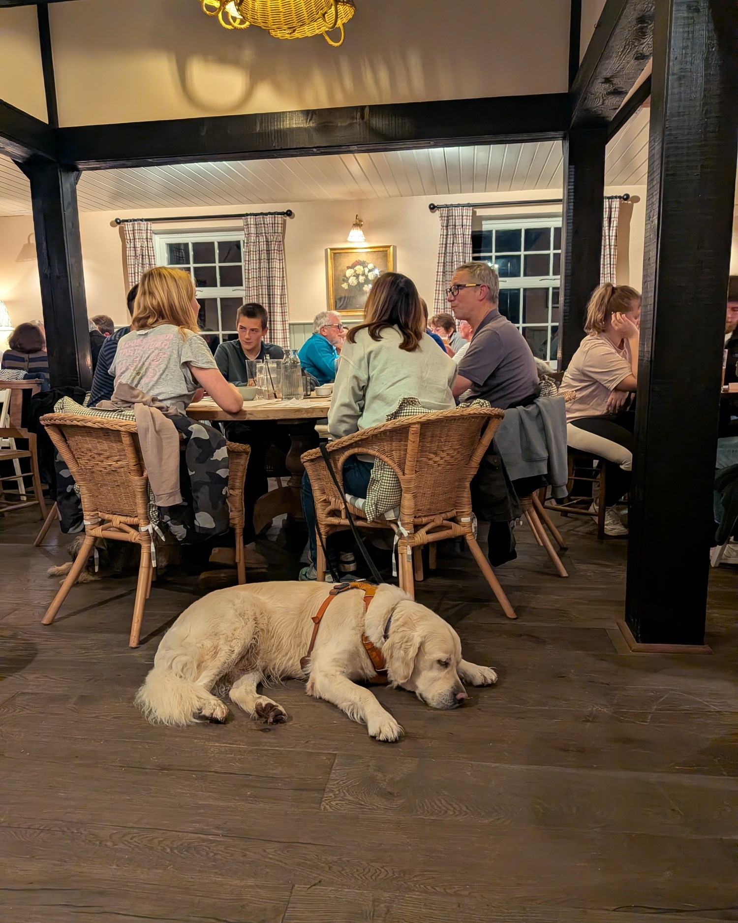 Monday night plans = sorted. 🧠⚡️
Posh Bob’s Quiz returns this Monday, 13th April! We have a handful of tables left for teams looking to take home the glory (and the cash).
🔥 The Stakes: Cash prizes, a round for the best team name, and great vibes.
🍴 The Deal: £5 entry / £15 including burger & chips.
Call us or swing by the bar to snag one of the last tables! 🏆🍻