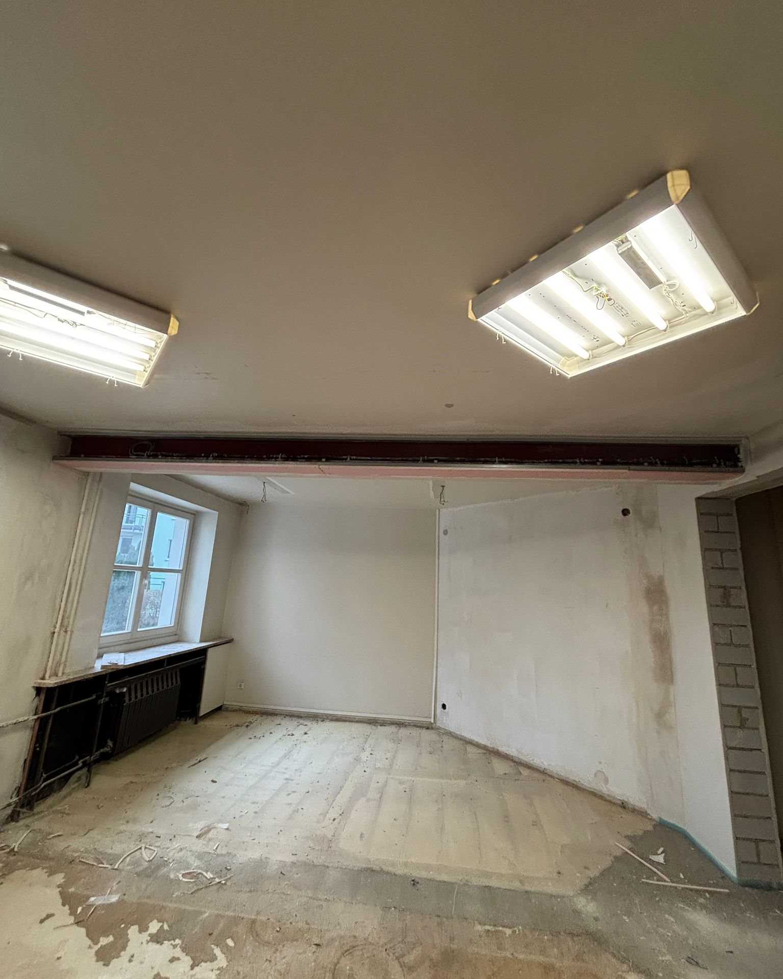 F90 Stahlträgerverkleidungen aus Siniat - Flamtex , gespachtelt in Q3
🌏 www.ib-dresden.com
📧 info@ib-dresden.com
#innenausbau_bock #drywall #trockenbau #trockenbauguide #baustelle #sanierung #umbau #handwerker #handwerk #trockenbauwände #trockenbauarbeiten #innenausbau #diy #milwaukee #milwaukeetools #festool #euroline #siniat #wego #wegovti #baustoffundmetall