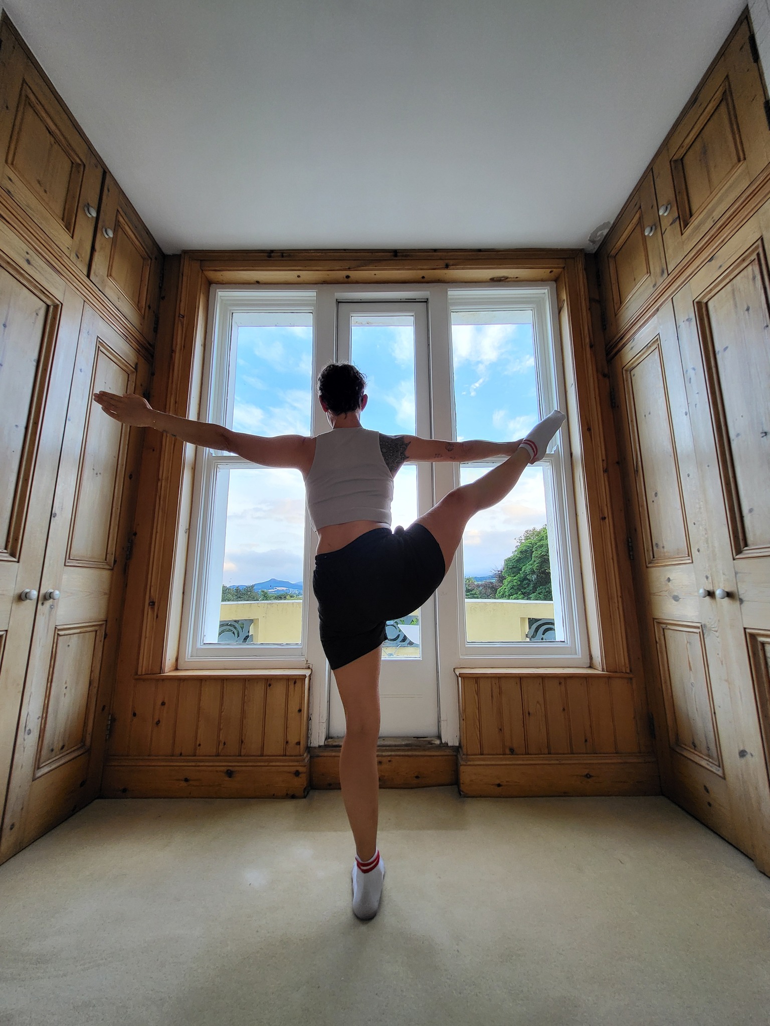 Ireland 2024
As a yoga instructor, I acknowledge the importance of maintaining a consistent online presence. However, I've come to realize that my true passion lies in teaching and practicing yoga, rather than dedicating extensive time to content creation. I find myself questioning the purpose of constantly generating content to appeal to a specific audience. Nevertheless, while reviewing my photos, I've discovered some nice shots that I'd like to share periodically. These posts will not follow a chronological order, but who really cares anyway;)