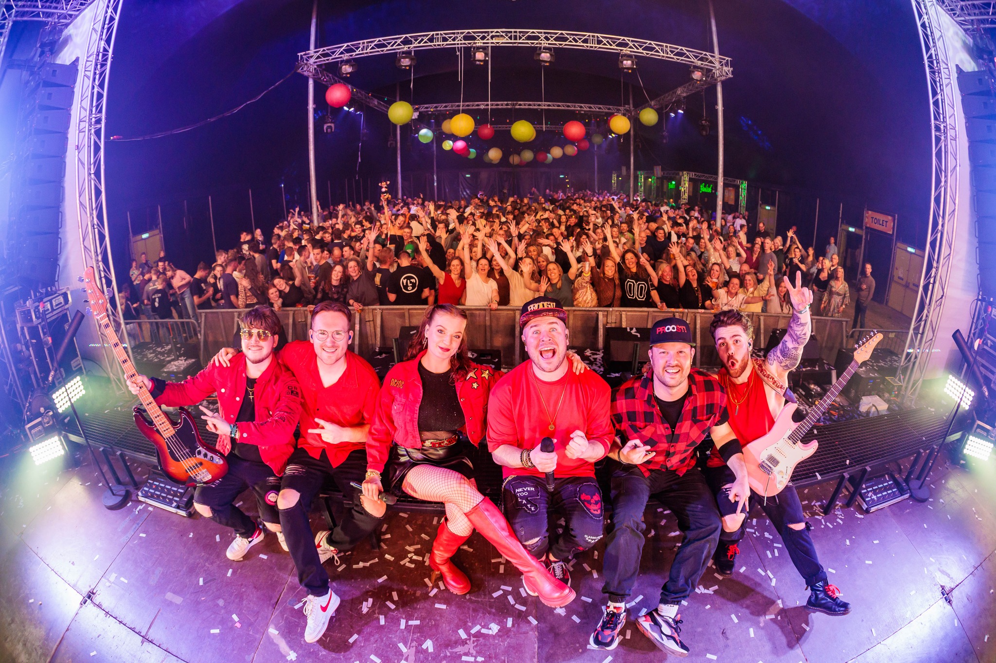 Vanaf begin tot eind was @lentelive een warm bad!โฅ๏ธ Wat een leuke organisatie en wat een ontzettend dankbaar publiek!!๐ Al een aantal jaren stond LenteLive op ons verlanglijstje en wij hebben dan ook maximaal van jullie genoten!๐ฏ Dank jullie wel!!๐๐ผ
๐ ๐๐ง ๐๐ฅ๐ข๐ง๐ ๐๐๐ก๐ ๐๐๐ก ๐๐ผ Nachtwacht Entertainment
๐ฃ๐ฅ๐ข๐ข๐ฆ๐ง! ๐๐ฆ ๐ฃ๐ข๐ช๐๐ฅ๐๐ ๐๐ฌ โก
@rocketshotnl ๐
@dutchdropnl ๐ณ๐ฑ
@bavaria_nl ๐ป
๐๐ข๐๐๐๐ก๐๐๐ก โ
โ๏ธ +31 (0)6 - 30589254
๐ฉ info@proost-band.nl
๐ www.proost-band.nl
๐ธ @ralphbuisman