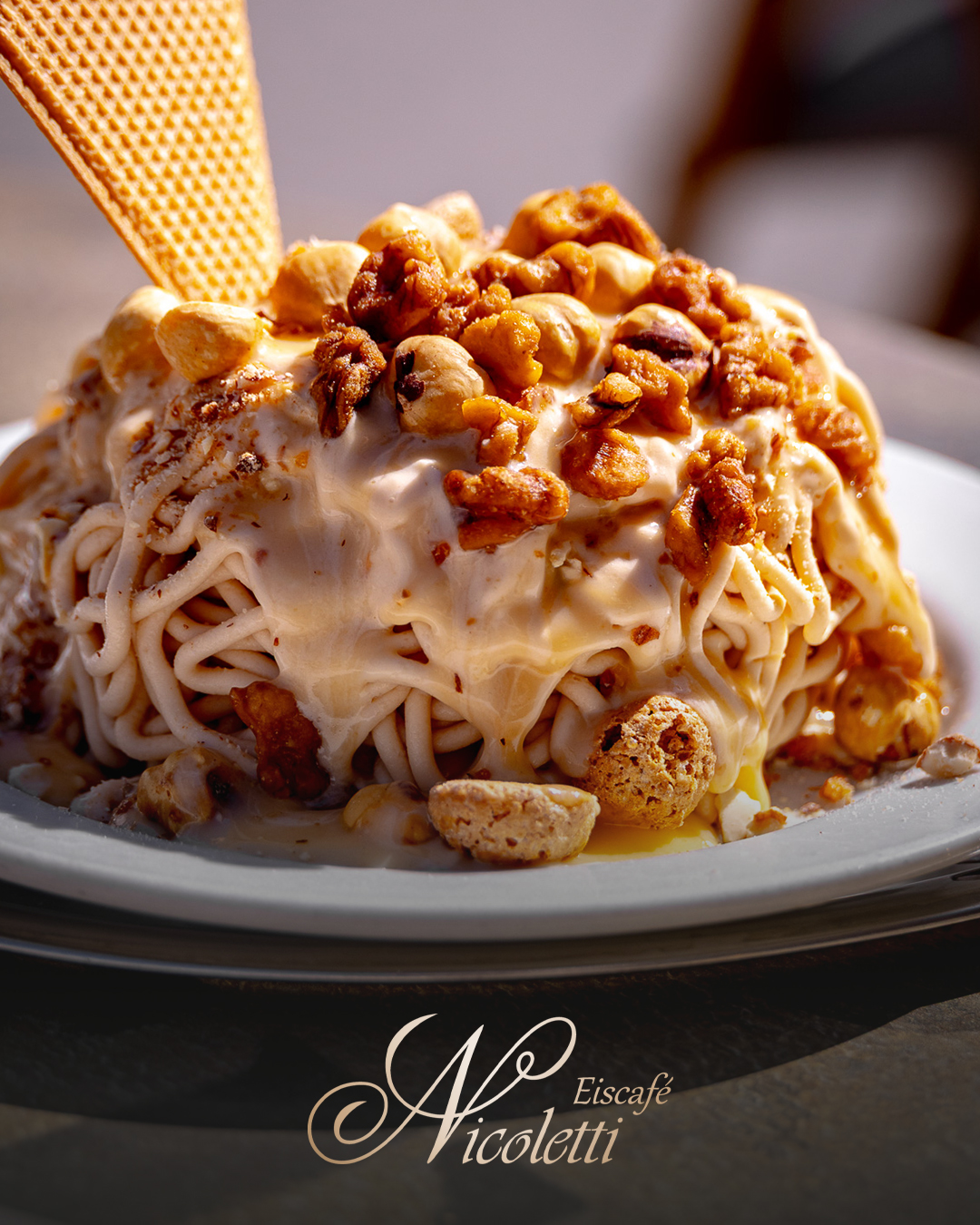 Der Frühling ist da – und mit ihm die Lust auf ein richtig gutes Eis! 🌸🍦
Bei uns erwarten euch cremige Klassiker, fruchtige Sorten und sonnige Momente auf unserer Terrasse. Kommt vorbei, genießt die ersten warmen Tage und startet mit uns süß in die neue Saison!
#frühling #eisliebe #gelato #sonnengenuss #eiscafenicoletti