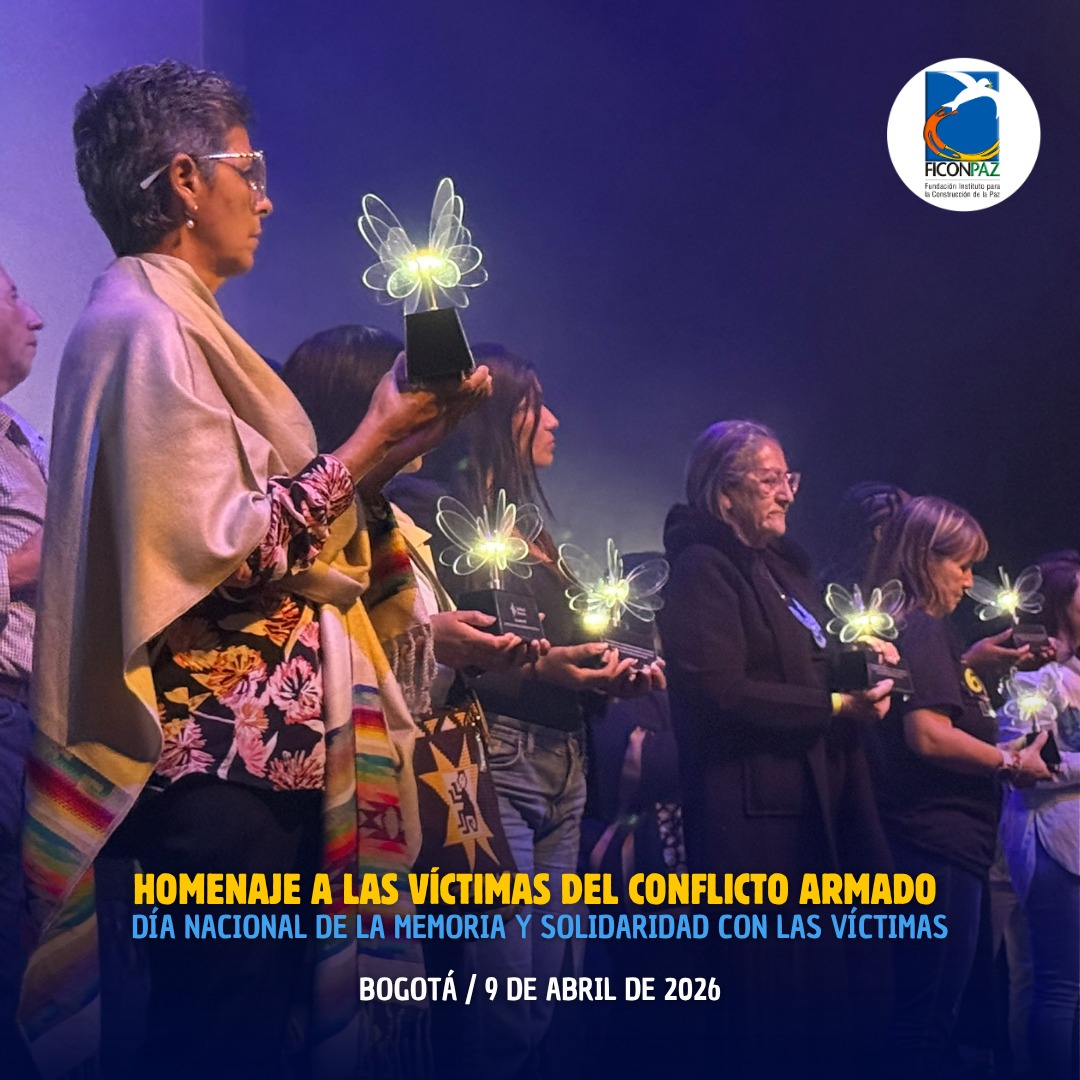 Este 9 de abril de 2026, en el Teatro Jorge Eliécer Gaitán, en Bogotá, el Centro Nacional de Memoria Histórica realizó un homenaje para reivindicar la dignidad de las víctimas del conflicto armado en Colombia. Este espacio, que contó con la participación de Monseñor Héctor Fabio Henao, director de FICONPAZ, permitió escuchar las voces de las víctimas y reafirmar el compromiso colectivo con la búsqueda de la verdad, la reparación y garantías de no repetición.
@centromemoriah
#9deabrilconlasvíctimas