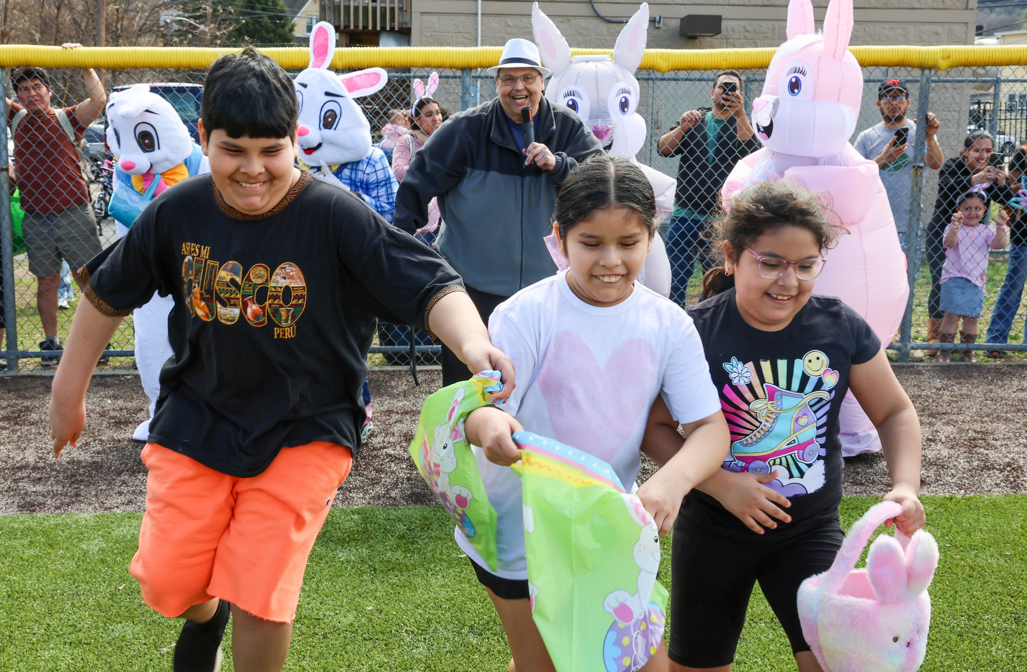 Spring didn’t ease in — it showed up everywhere.
In parks, on courts, in classrooms, and across our neighborhoods.
Here’s what that looks like at NJCDC: 𝐛𝐢𝐭.𝐥𝐲/𝐬𝐩𝐫𝐢𝐧𝐠𝐧𝐣𝐜𝐝𝐜