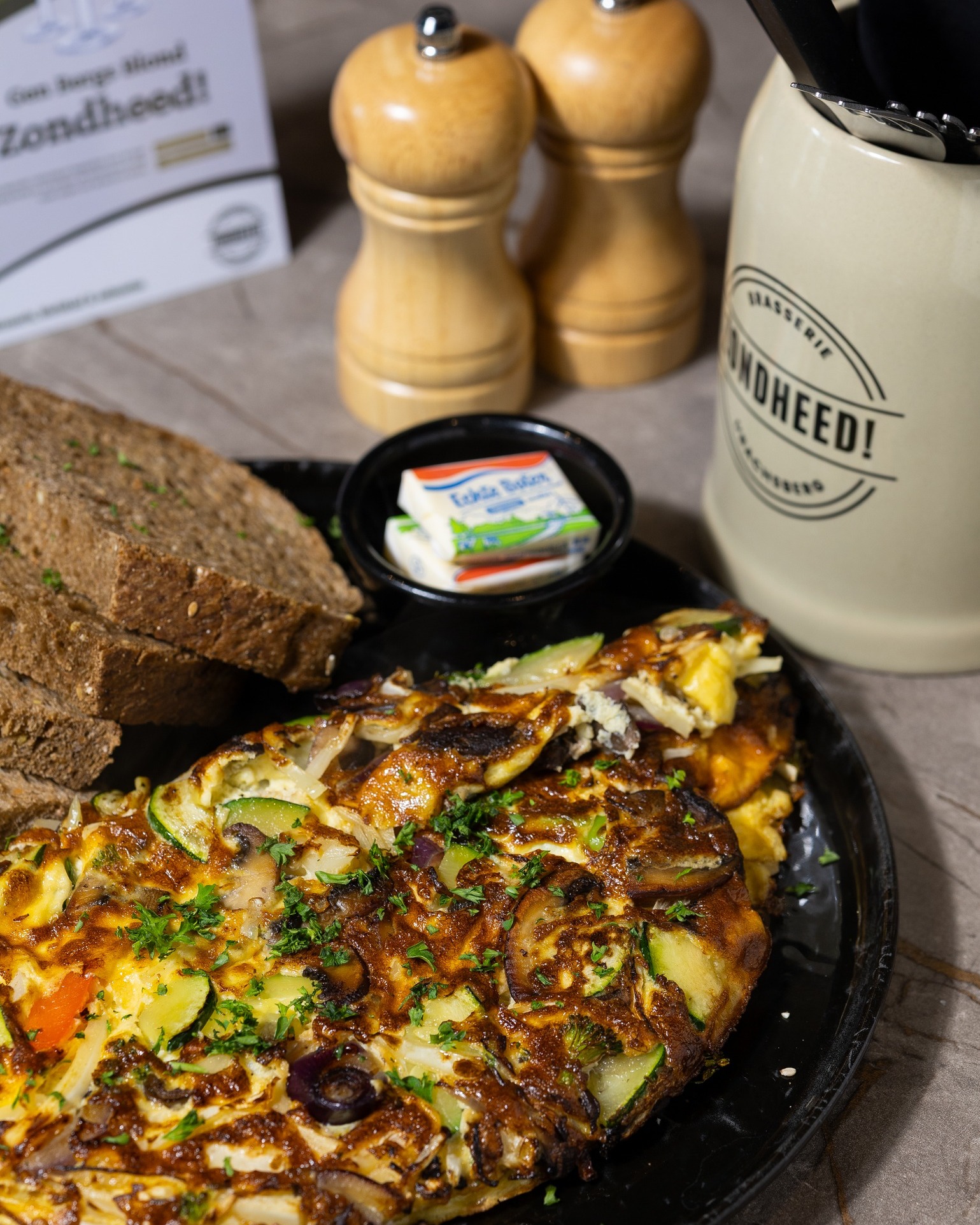 ❗Nieuw op onze lunchkaart....de Boerenomelet🍳🍞!
Dit gerecht bestaat uit: Drie eieren🥚met een verse groentemix geserveerd met brood 🍞en boter.
Graag tot snel en...Zondheed!🍻
#boerenomelet #brasseries #lunchtime #brasserie #lunch #zondheed #visitzuidlimburg #ditisparkstad #genberg #ubachsberg #gemeentevoerendaal #eetcafé