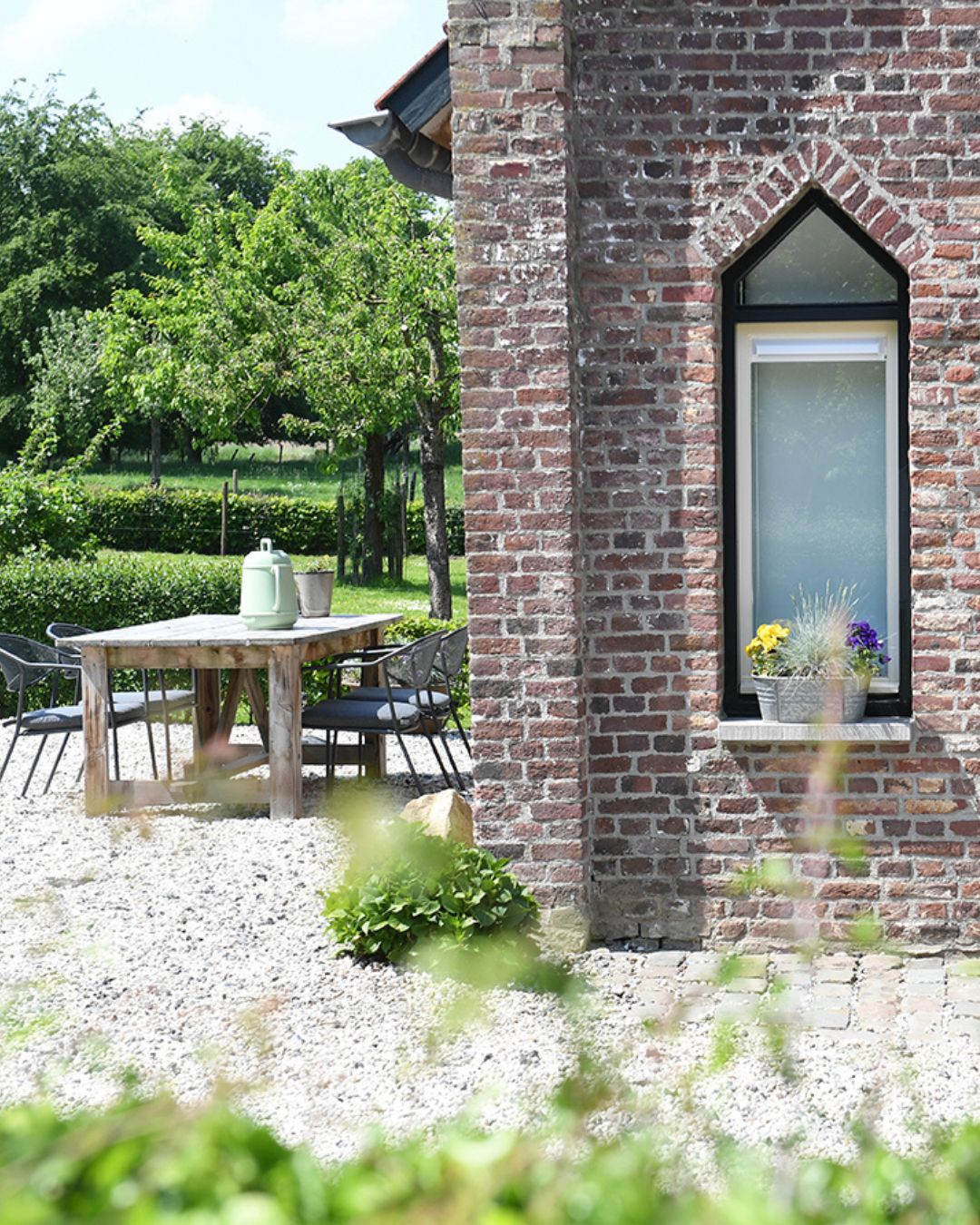 Ons Bakhuis waar je zowel binnen al buiten gezellig kunt zitten is nog vrij van 𝟮𝟳 𝗮𝗽𝗿𝗶𝗹 - 𝟭 𝗺𝗲𝗶 (midweek).
Het Bakhuis is geschikt voor 2-4 gasten.
Boek dit huisje direct via www.huiskenshof.nl
#visitzuidlimburg #natuurhuisje #bijzonderplekje #weekendjeweg #vakantiehuishuren #landvankalk #vriendenweekend #meivakantie #nogbeschibaar #lastminutezuidlimburg