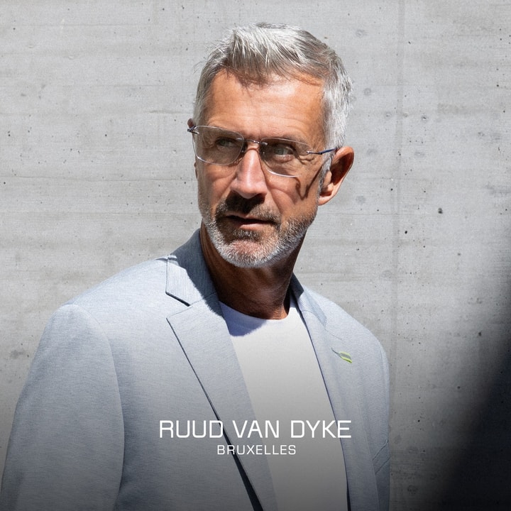 RUUD VAN DYKE
Para quem já encontrou o seu caminho - e continua a percorrê-lo com confiança. A Ruud van Dyke não segue tendências, define presença.
For those who have already found their path - and continue to walk it with confidence. Ruud van Dyke doesn’t follow trends; he makes a statement.
#ruudvandyke #ruudvandykeeyewear #visão #vision #dmdieyewear
#grupodmdi #dmdigroup #collection