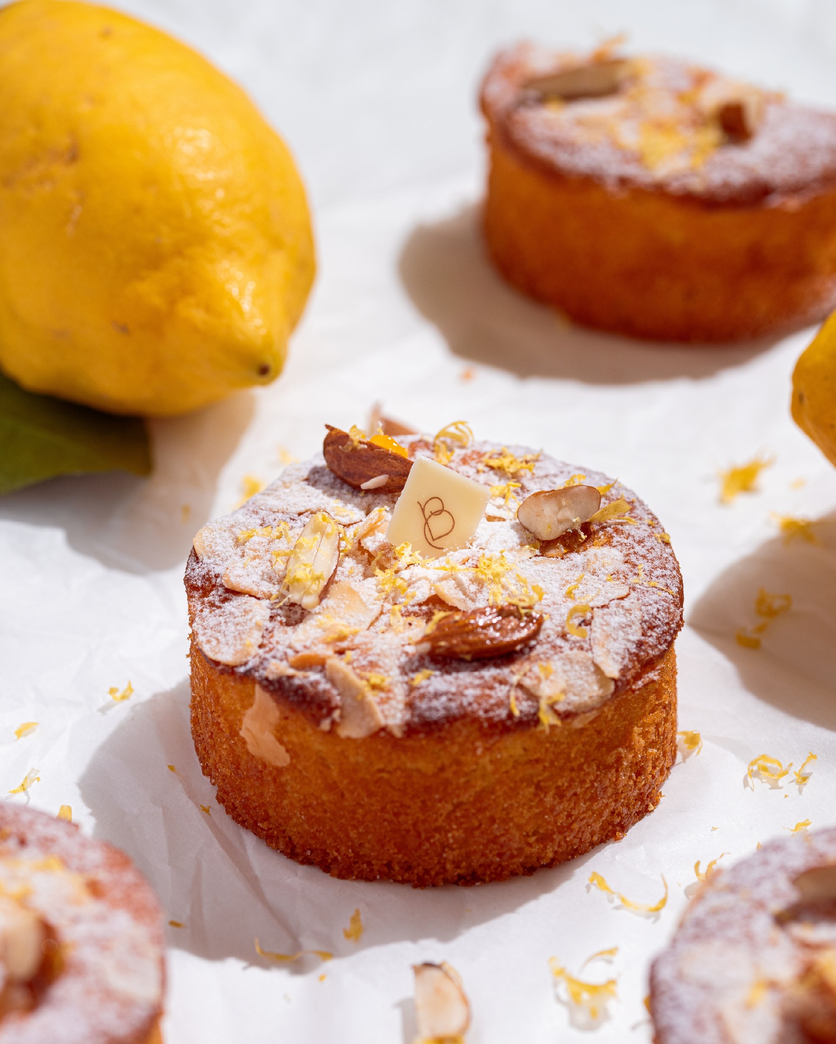 Chi ha detto che la Caprese è solo un dessert? 🍋 Provatela a colazione: la freschezza del limone e l'energia delle mandorle sono il binomio ideale per iniziare la giornata col piede giusto. Una dolcezza leggera che sa di casa. ☕️
#BreakfastGoals #LimoneEMandorle #DolceMattino #MadeInItaly #MerendaItaliana #DolciItaliani