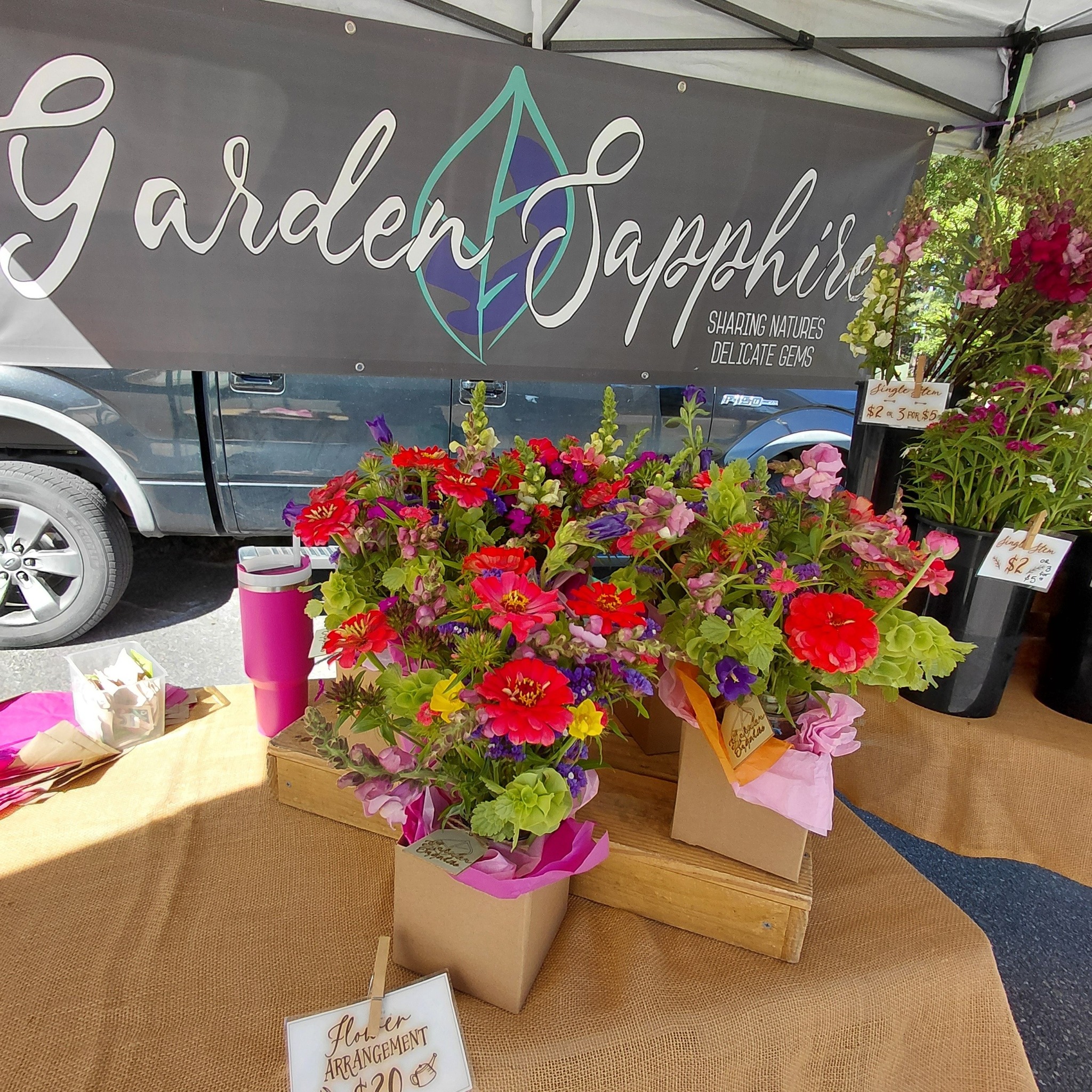 Garden Sapphire is out with your weekend flowers!!
We will be at our Friday pop-up location outside the Second Entrance to Sanctuary Cove at Copper Lane until 7pm.
The bright colors this week are hard to miss! And, our jar arrangements are decorated with unique, fragrant Bells-of-Ireland. Don't miss out!
We'll see you later!