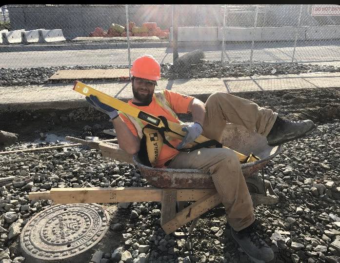 Feeling kinda Friday!
#yvrconstruction #BCConstruction #Tsawwassen #MasonryCraftsmanship #StoneVeneer #NaturalStoneVeneer #handsomemason #bdmalumni