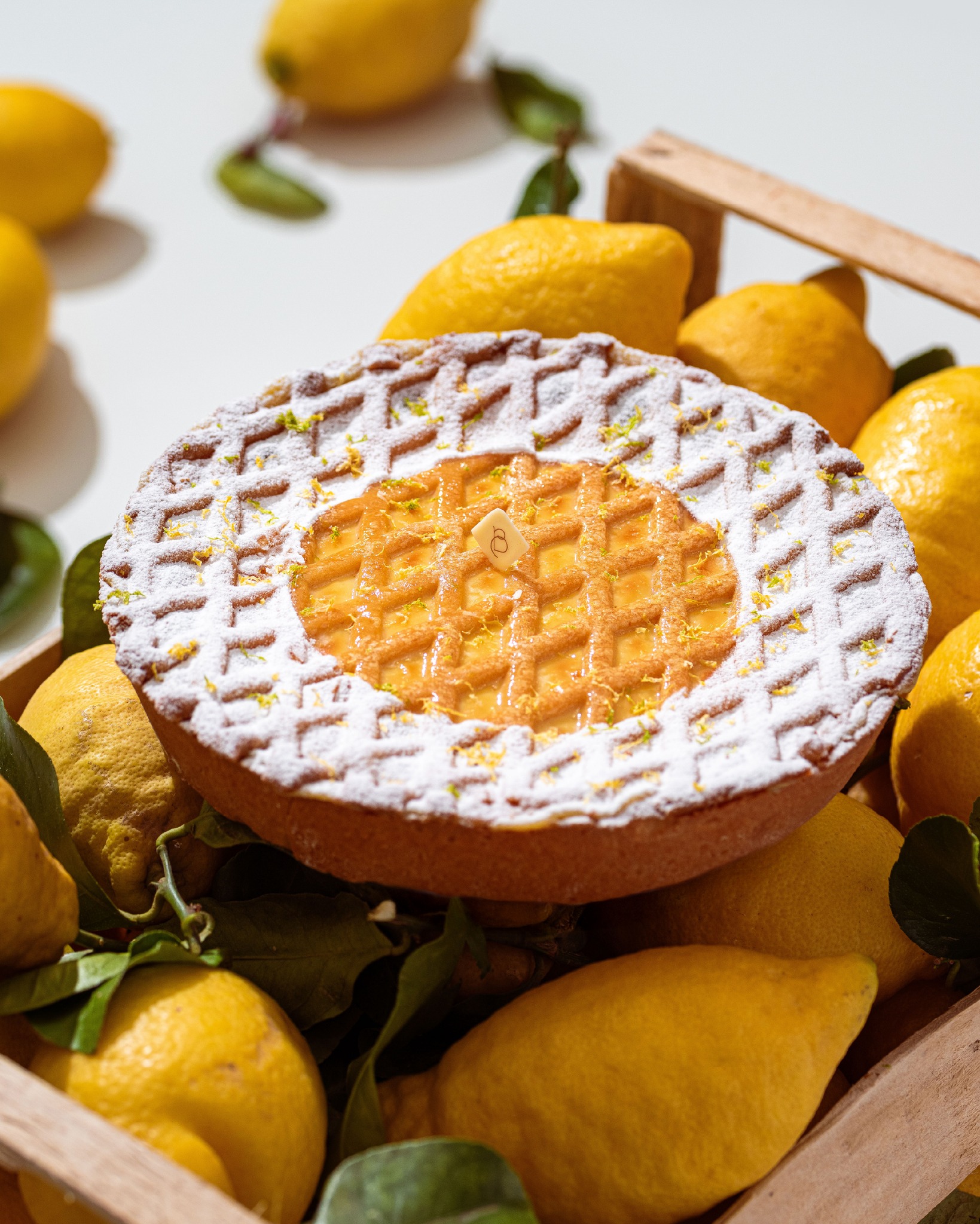 Se la vita ti dà limoni... tu facci una crostata (e falla bellissima) 🍋
Zeste fresche, crema vellutata e quel profumo che ferma il tempo. Chi ne vuole una fetta? 🙋♂️🙋♀️
#LemonTart #DolciItaliani #MerendaItaliana #MadeInItaly