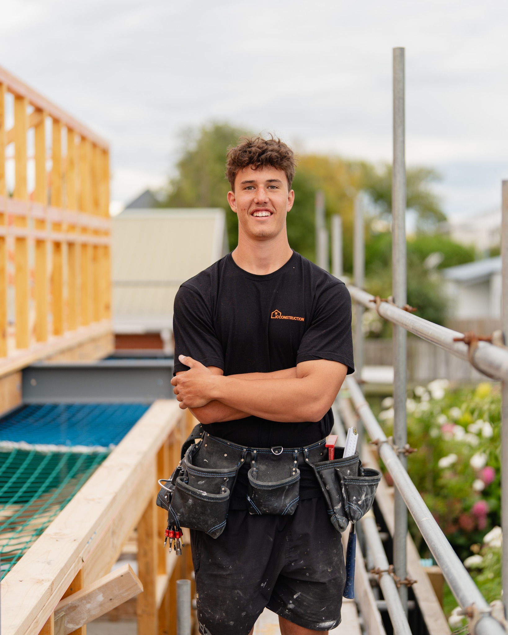 Meet the Team – Tyler 🔨
Tyler is one of our newest apprentices and a solid part of the crew, always bringing a great attitude to site and enjoying working alongside the team.
His favourite part of the build is standing frames and trusses – when things really start to take shape and you can see the progress come to life.
Outside of work, you’ll usually find him playing or watching sport (most likely rugby), spending time with family and friends, or getting away for a bit of travel.
A surprising fact about Tyler – he’s pretty sharp when it comes to geography and flags 🌍
And if there’s one thing on the menu… it’s ice cream 🍦 every time.