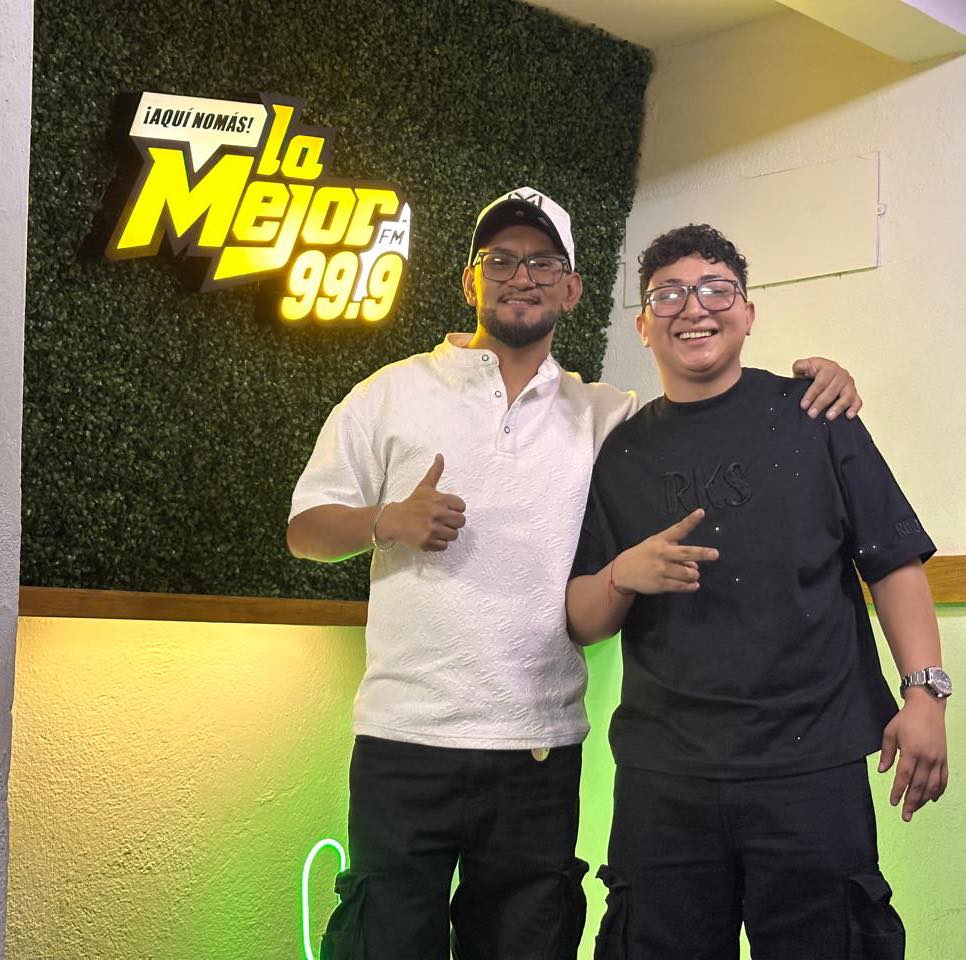 Los Ayala de Ocampo ya están en la cabina de La Mejor FM 99.9 León… ponle y escucha lo nuevo de estos chavalones
