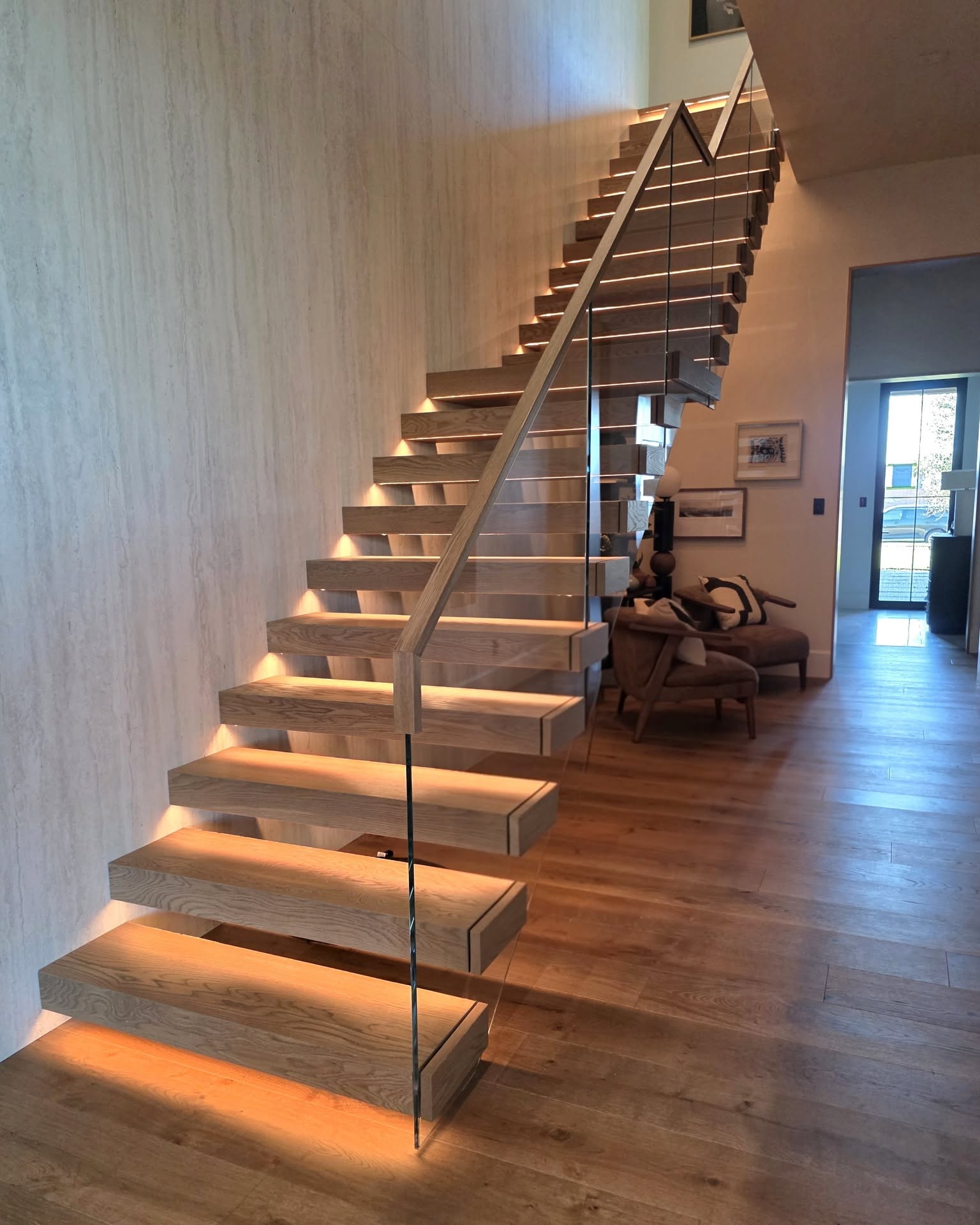 This project was part of the St. George Home Show back in February. We really enjoyed building these staircases in such a beautiful home, and we’re grateful we got to be part of it!
#stgeorgehomeshow #customrailing #paradeofhomesutah #glassrailing #homedecor #railing #interiordesign #metaldesign #fabrication #architecture #utahdesigner #utahhomes #utahcustomhomes #customrailing #americaneaglewelding