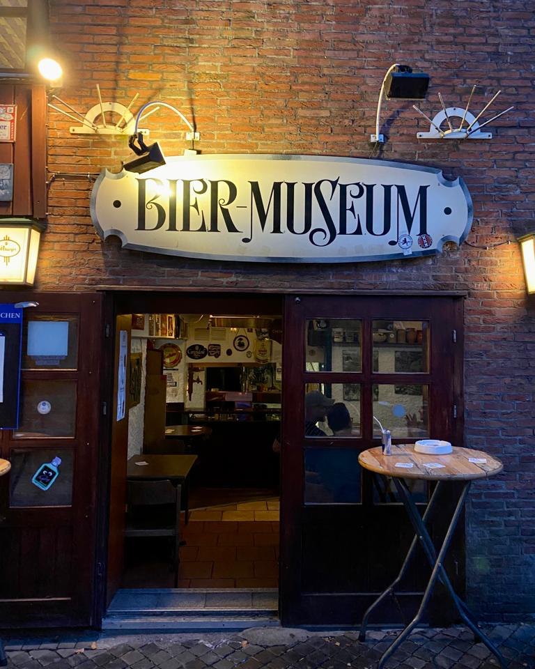 Das war unser letztes Turnier im Sommer 2022 im @biermuseum.koeln 🎯
Knapp 4 Jahre später geht es hier am 27. April wieder an die Dartboards!
Alle Infos & die Teilnehmerliste findet ihr unter: www.bit.ly/siondartsbiermuseum