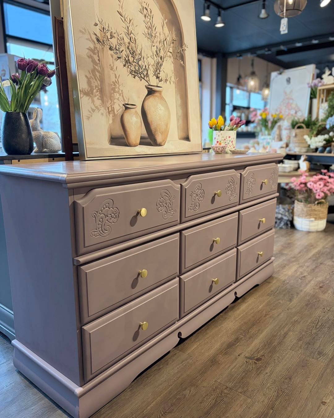 Wrapped in a lavender haze—subtle, soothing, and simply beautiful!
#lavenderhaze #paintitbeautiful #fusionmineralpaint #dartmouthns #localbusiness
