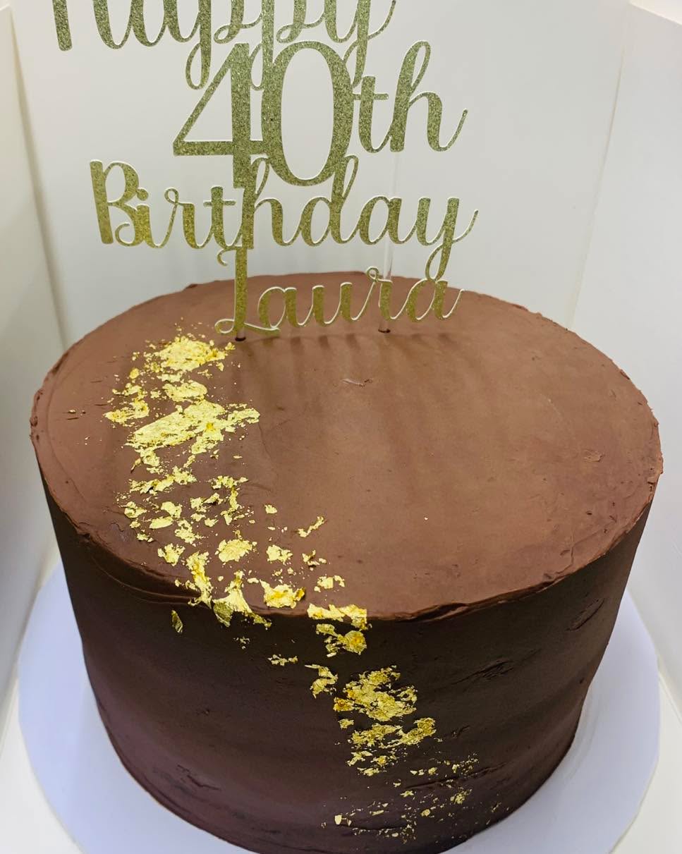Happiest of Birthdays Laura, we hope you had an amazing time celebrating!! 🎉🎂🌱🥰
Making this super chocolatey Chocolate Fudge Cake did have us wondering if you’d like a supersized Bogtrotter cake for the counter this week? 🤔
#vegannewcastle #newcastlefoodiescene #newcastlefoodies #chocolatefudgecake