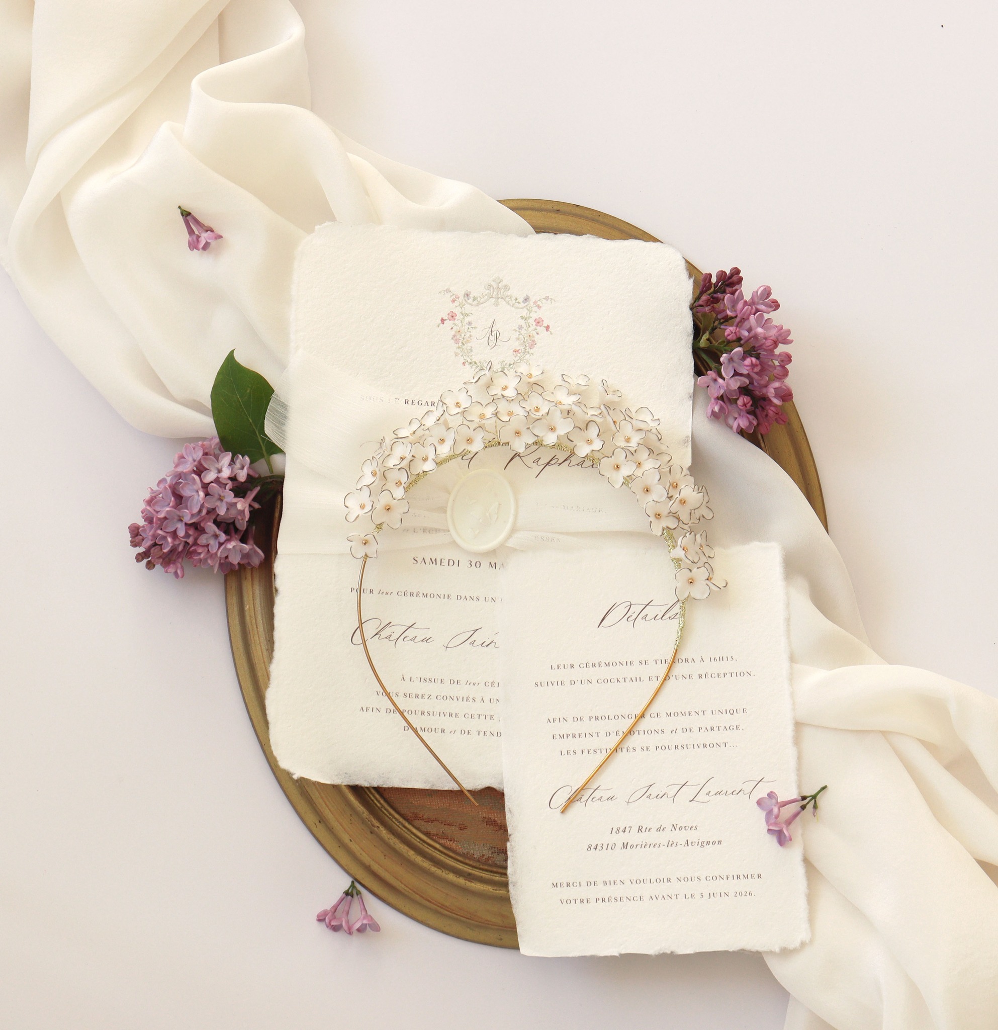 A crown made for a modern romantic bride 🤍
Handmade in France
Lightweight and comfortable
#bridalstyle #styleboheme #slowfashion #WeddingAccessories #LuxuryBride #BridalHairAccessories