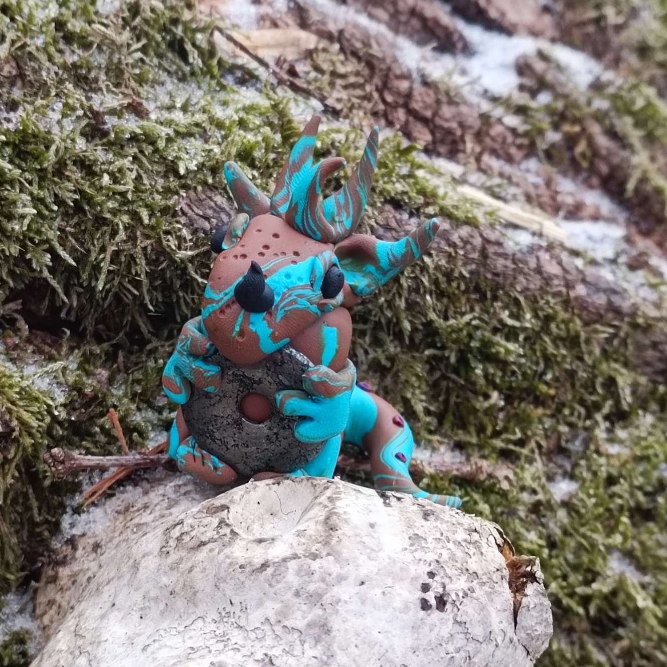 Hy ich bin Forst der Drachen des Waldes 🌲🌳 Und bringe mit meiner magischem Stein alles ins Gleichgewicht 💎 das der Wald euch wieder Ruhe schenken kann 😊🌲 LG Forst 🐉 #waldliebe #dragons #unikat #handmadewithlove♥️ #einzelstückemitherz♥️