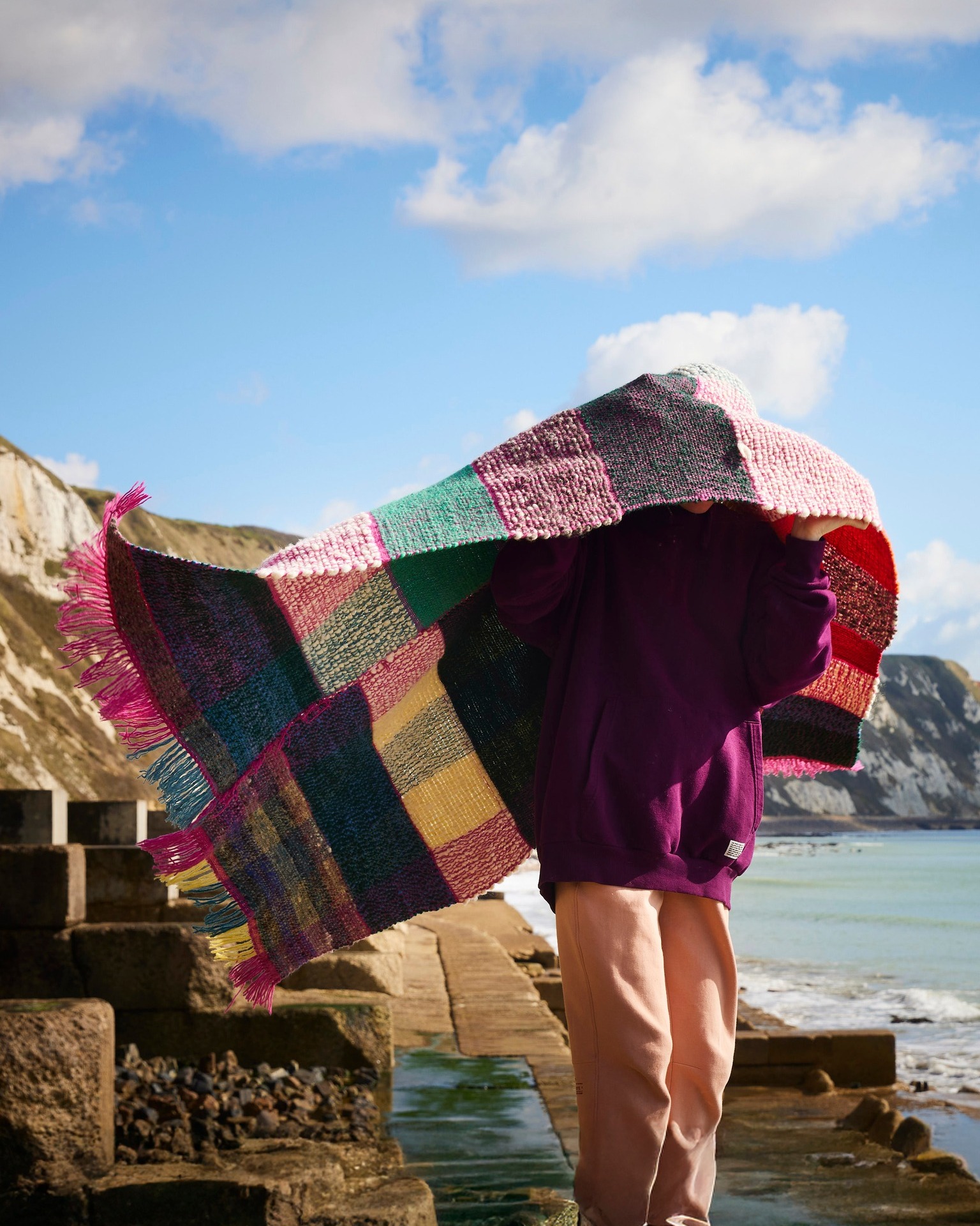A recent photoshoot celebrating craft, care, and continuity.
We had the pleasure of working with Nikki Tompsett, an artist and weaver whose work celebrates the ancient traditions of hand spinning and weaving. Working under the name @dawsonroadstudio, her practice is rooted in process, material knowledge, and a deep connection to heritage techniques.
The images bring together three generations: Nikki, her mother, and her daughter each engaging with the pieces in a playful way. What emerged was more than a documentation of pieces; it became a portrait of relationships, gestures, and shared histories woven through making.
Thank you, Nikki, for welcoming us into your world and for sharing your beautiful practice!
At ๐ฆ๐ง๐จ๐๐๐ข ๐ฅ๐๐๐๐ฅ, we are always drawn to stories that unfold through collaboration where process, people, and material come together in meaningful ways.