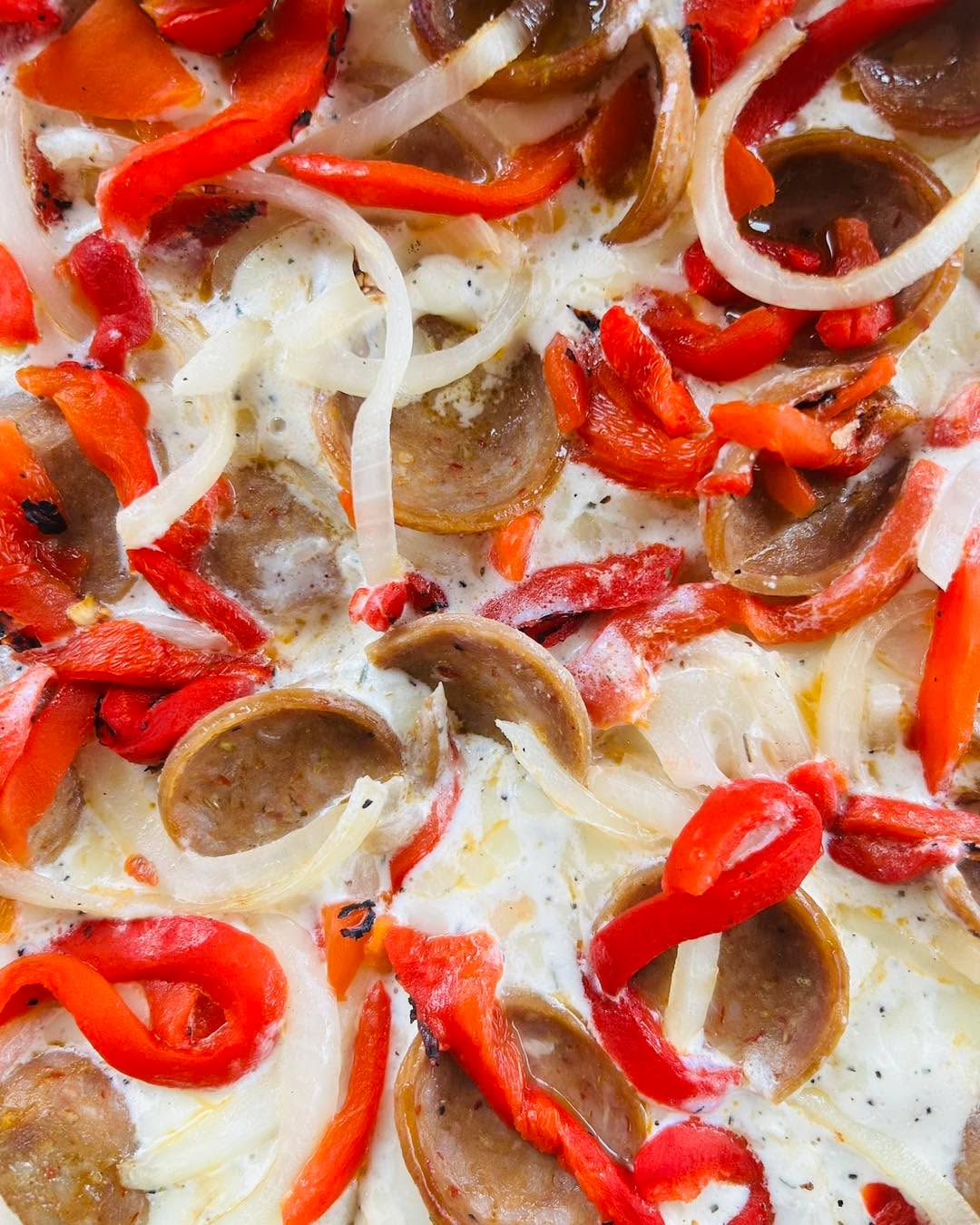 🍕Limited Edition SPO Pizza (Sausage, Peppers, Onions)! Enjoy on regular or gluten free crust at all Sidewall Pizza locations for a limited time!
‼️The NEW spicy sausage slices can be added to any pizza! They are SO flavorful‼️
🍕Whipped ricotta & mozzarella topped with NEW spicy sausage slices, roasted red peppers, onions, and pecorino cheese!
#pizza #sausage #gvltoday #greenville360 #greenvillesc