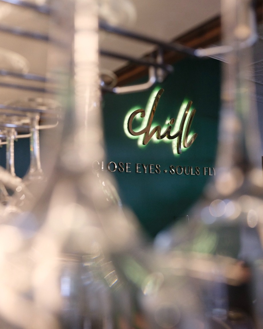 The perfect antidote to a long week. Grab a drink and settle in.
Visit Chill restaurant for the perfect cooldown.
Whether you’re after a crisp glass of wine, a handcrafted cocktail, or our traditional Vietnamese drinks, we've got exactly what you need.
📍 Eastwood
📍 Crows Nest