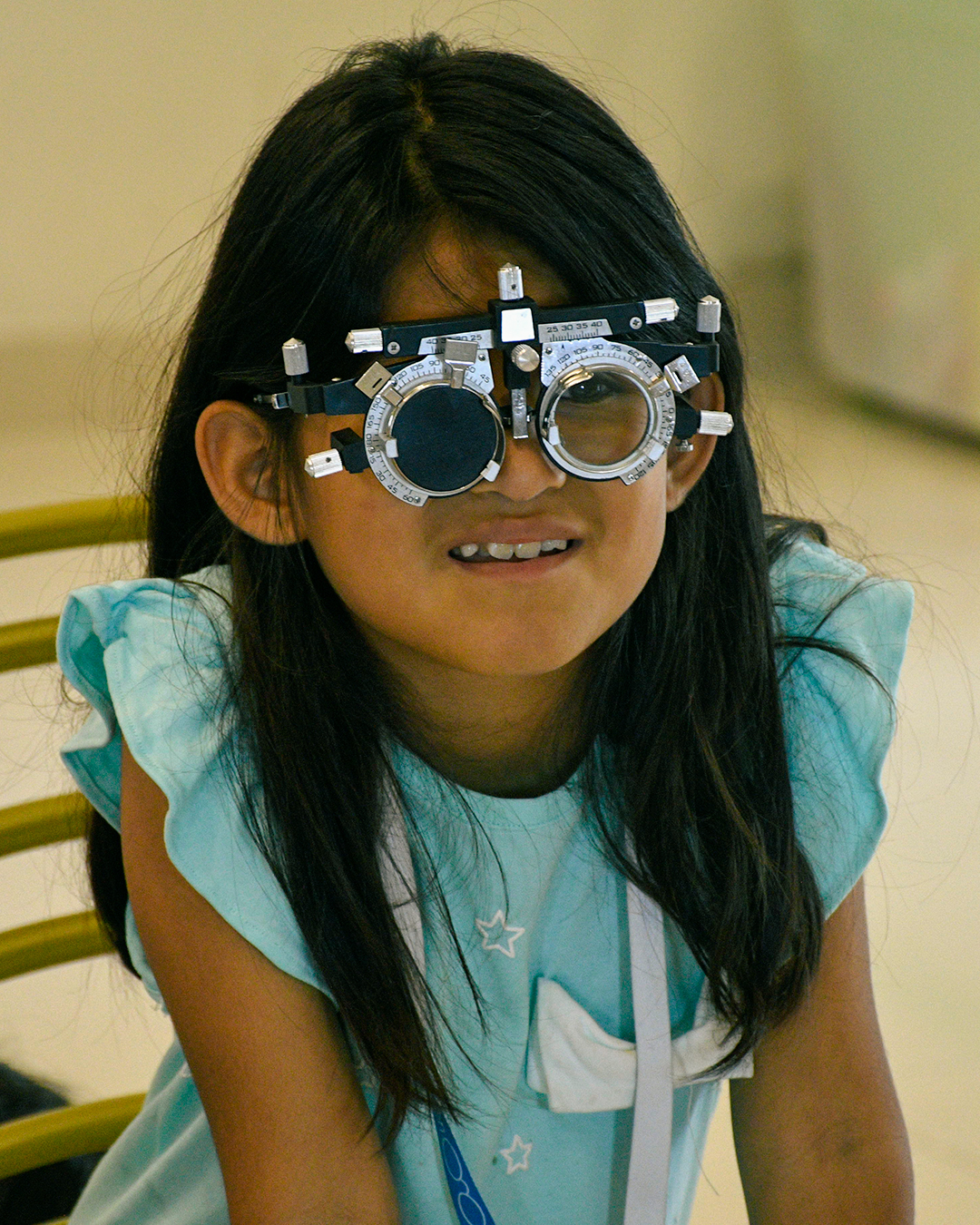 En el Perú, más del 50 % de niños evaluados en campañas visuales presentó algún problema de visión, según el Ministerio de Salud.
Muchos de estos casos pueden pasar desapercibidos, afectando el aprendizaje y el desarrollo de los niños.
Realizar chequeos visuales a tiempo permite detectar y corregir estos problemas, ayudando a que más niños puedan ver, aprender y crecer mejor.
#LentesPerú #Solidaridad #SaludVisual #CampañasVisuales #ONG