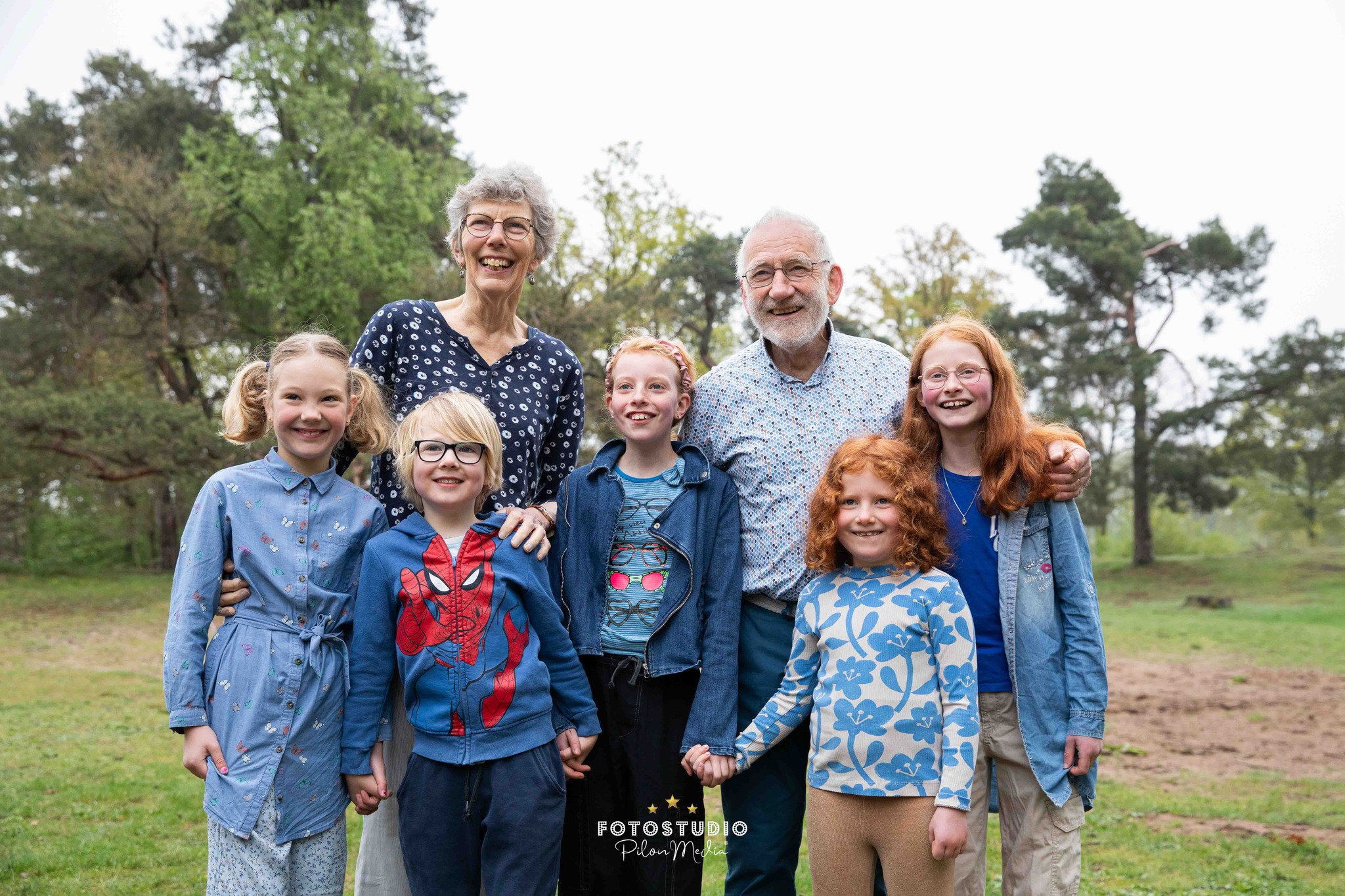 Swipe als je wilt lachen😂➡️
Dit soort momenten tijdens een familieshoot zijn goud! De meest oprechte lach die je maar kunt vangen. Zo wil je toch met je opa en oma op de foto staan?!😍
Helaas stond ik met mijn rug ernaar toe, maar anders had ik vast en zeker ook dubbel gelegen🤭 Wat denk jij wat er gebeurde?
#familieshoot #familiefotoshoot #familiefotografie #familiefotograaf #gezinsshoot