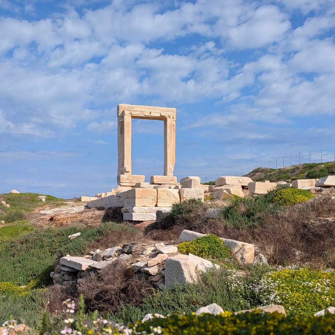 🇬🇷 We had a beautiful day traveling from Naxos to Milos in Greece. 🌊 The Aegean Sea gave us a ride along the way but the views and destination are worth it! 😍
#naxosisland #greece #customvacations #milos #seajetsferry