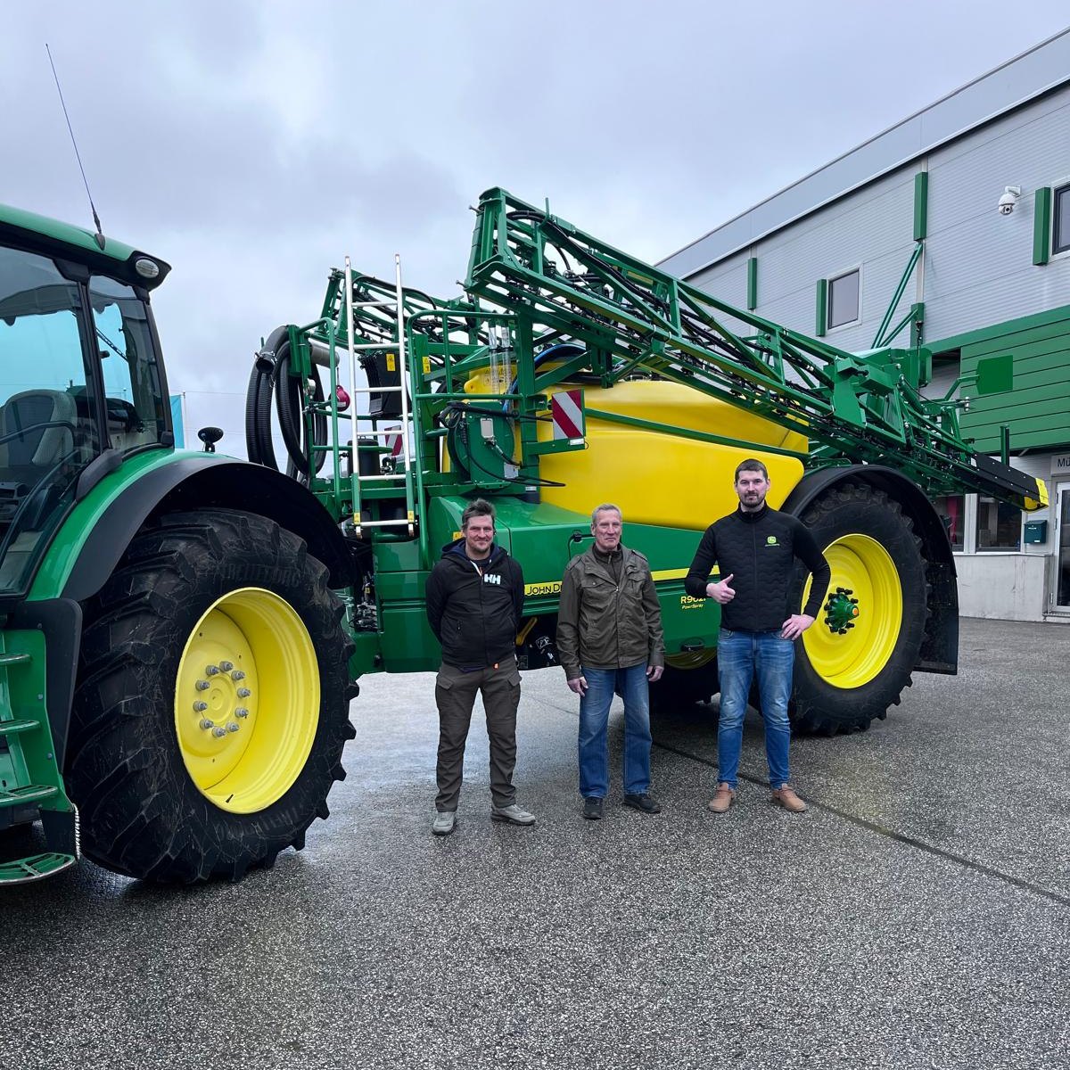 💫Andsime üle Päikesepõld OÜ-le Tartumaal uue järelveetava taimekaitsepritsis R962i. Nü....