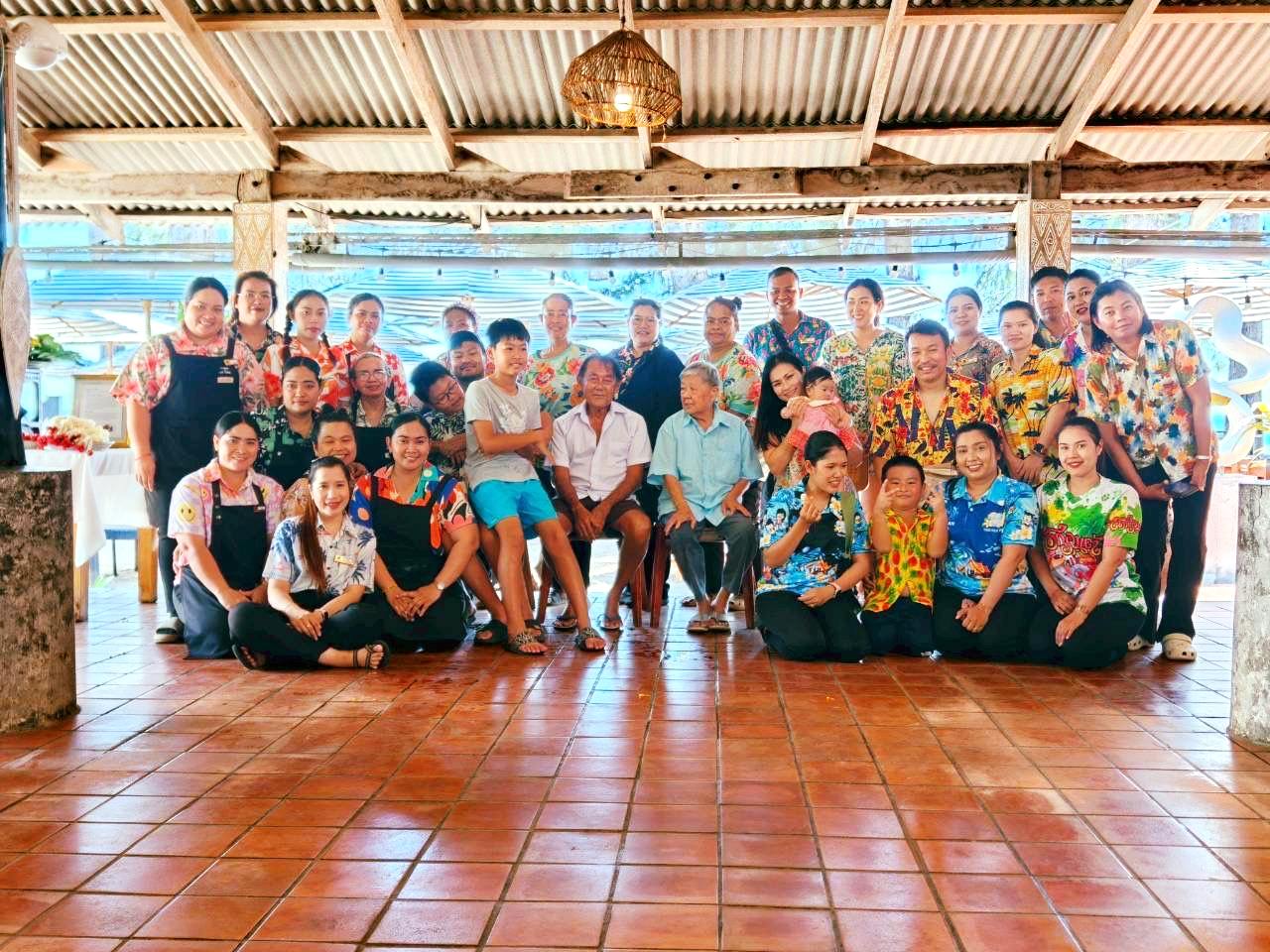 Happy Songkran from the Long Beach family!🌸💦
Together we laugh, share and celebrate like one big family... wishing everyone love, happiness and fresh new beginnings💛✨