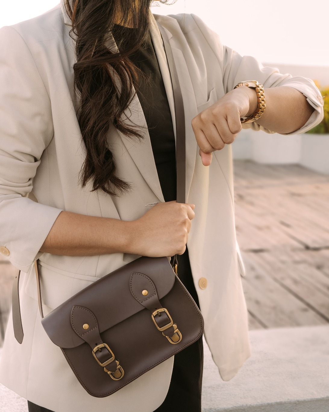 5PM hits different on a Friday. Have a good one 😌
💼 Anya Satchel - Dark Brown
📍 SM Megamall, 3rd Level, Mega B
💳 www.theschoolofsatchel.com
#TheSchoolofSatchel #SmallBag #BagsforGirls #PremiumLeather #leatherbag