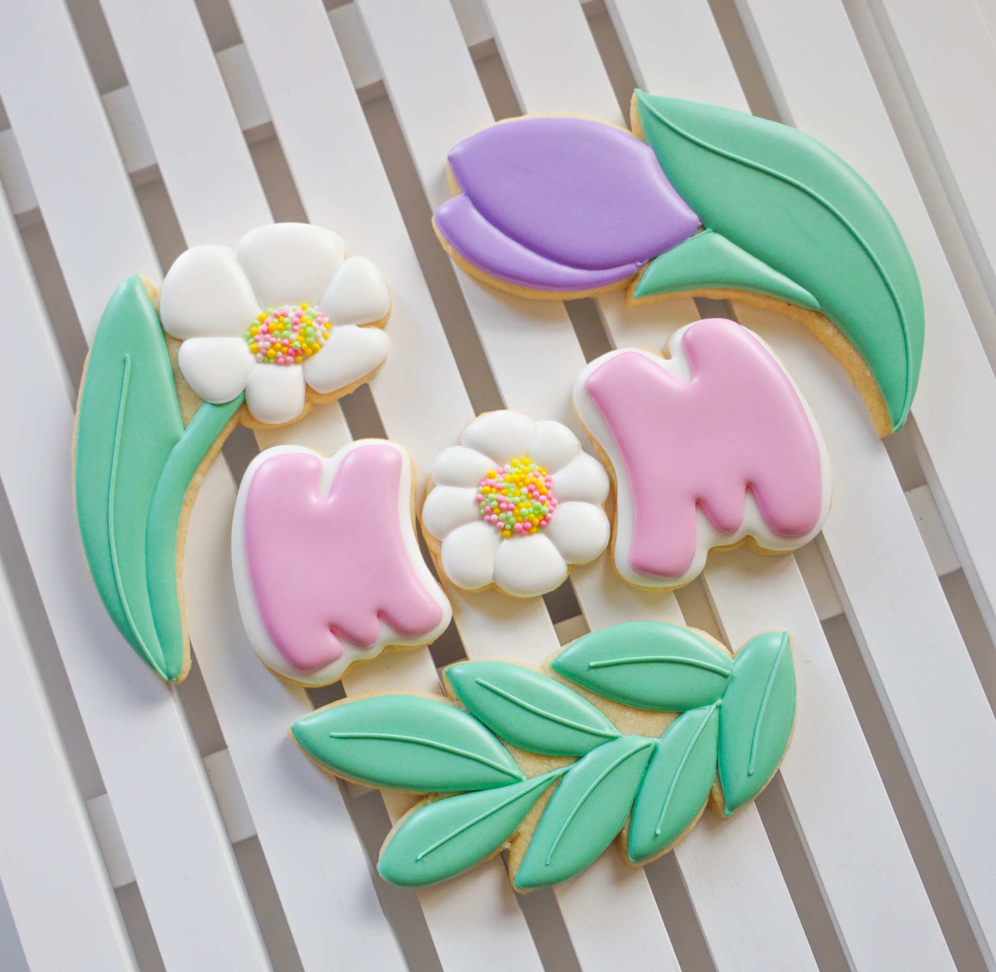 Looking for the perfect Mother's Day gift? 💐 Well, I’ve got a pretty… sweet idea! Mother’s Day sugar cookie class is a delicious way to show Mum how much you “cookie care.” You bring the lady of the hour, we’ll bring the bakes. Limited spots available, so book your spot for Mum today! 🌺
Date: 9th May 10am
Cost: $70
Location: Gladstone 4680