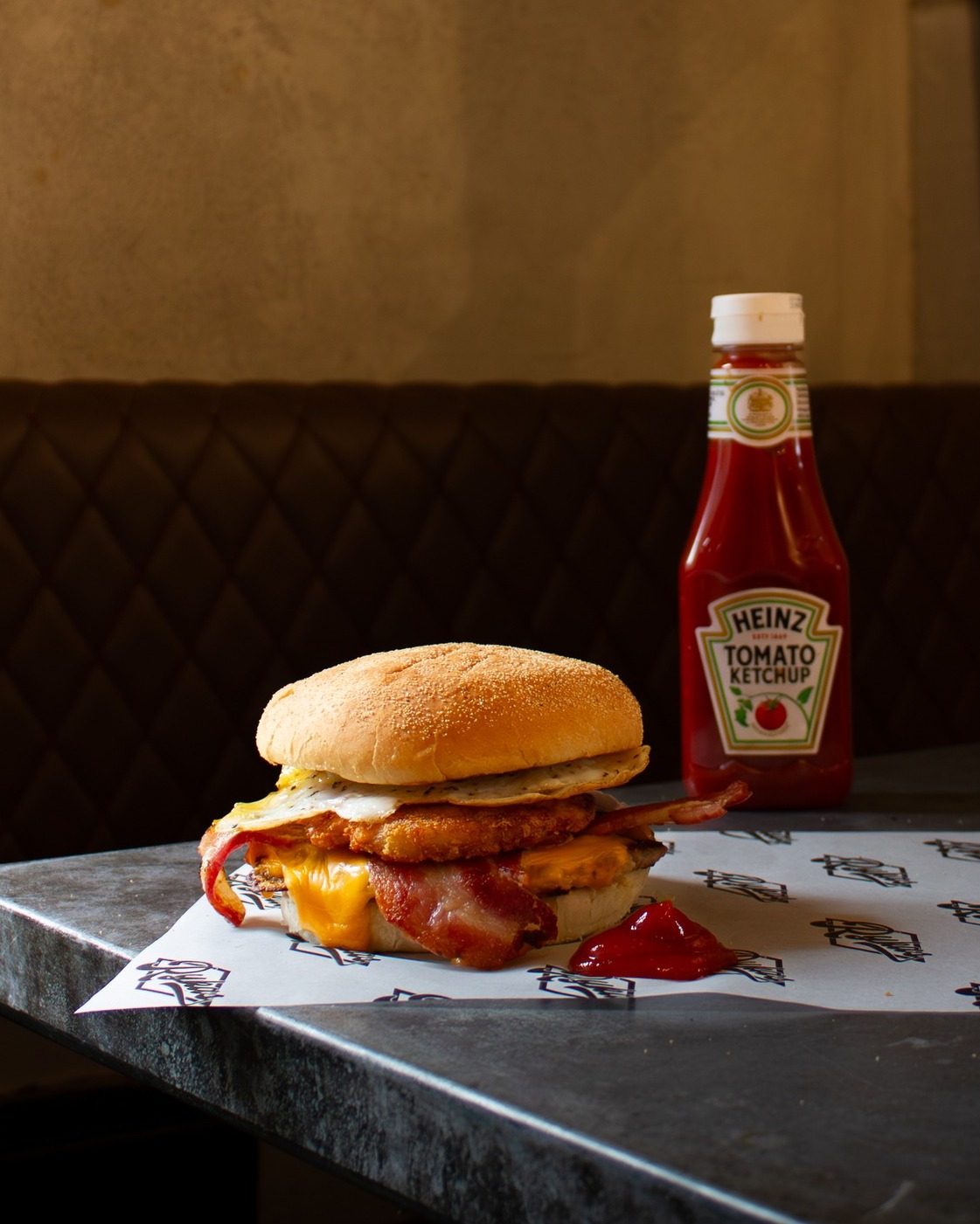 Sundays call for The Harley π³
Sausage, bacon, hash brown, egg & american cheese⦠say no more.
Served βtil midday!
#rykas #rykasboxhill #dorking #boxhill #breakfastbun